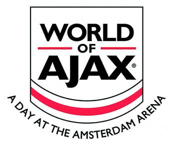 Logo World of Ajax z pogrubionym czarnym tekstem, czerwonymi poziomymi pasami w kształcie tarczy i otaczającym tekstem 'A Day at the Amsterdam Arena'