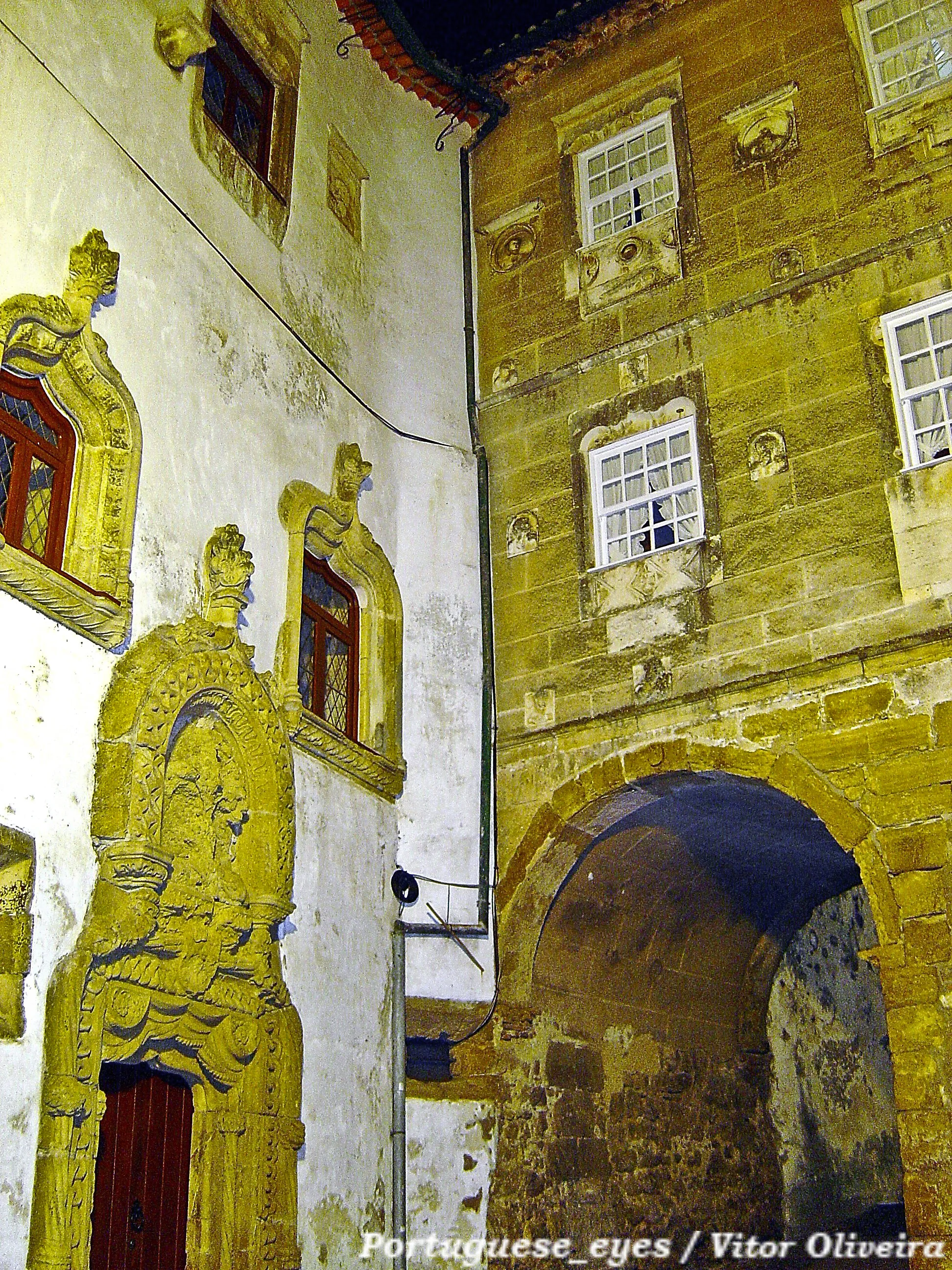 Vista de detalle de la Torre de Anto – Centro de la Guitarra y el Fado de Coimbra, en Coimbra.