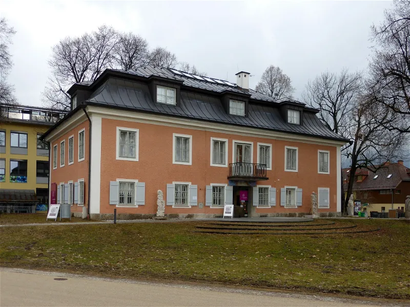 Grafika godzin otwarcia art bv Berchtoldvilla