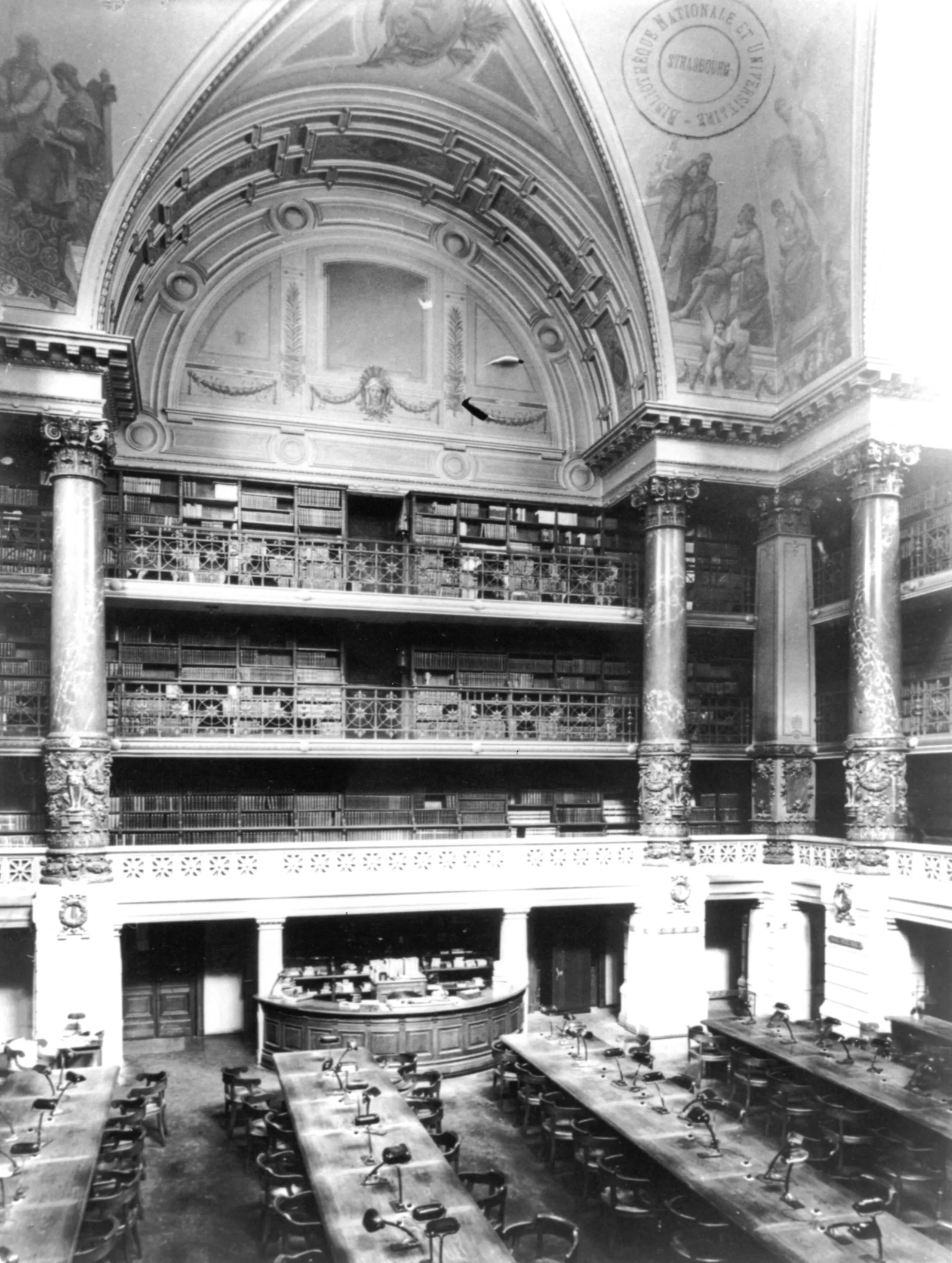 Vista representativa de la Biblioteca Nacional y Universitaria de Estrasburgo en Estrasburgo.