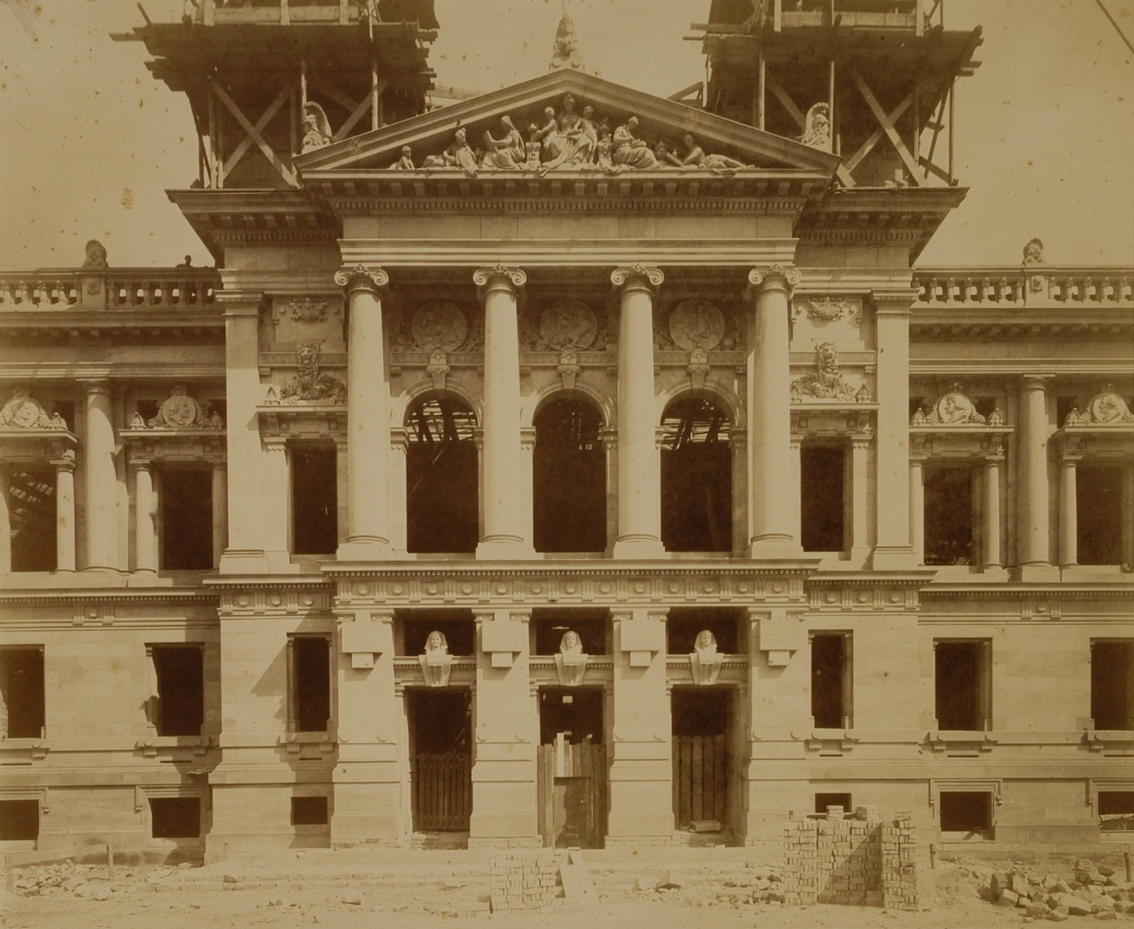 Vista representativa de la Biblioteca Nacional y Universitaria de Estrasburgo en Estrasburgo.