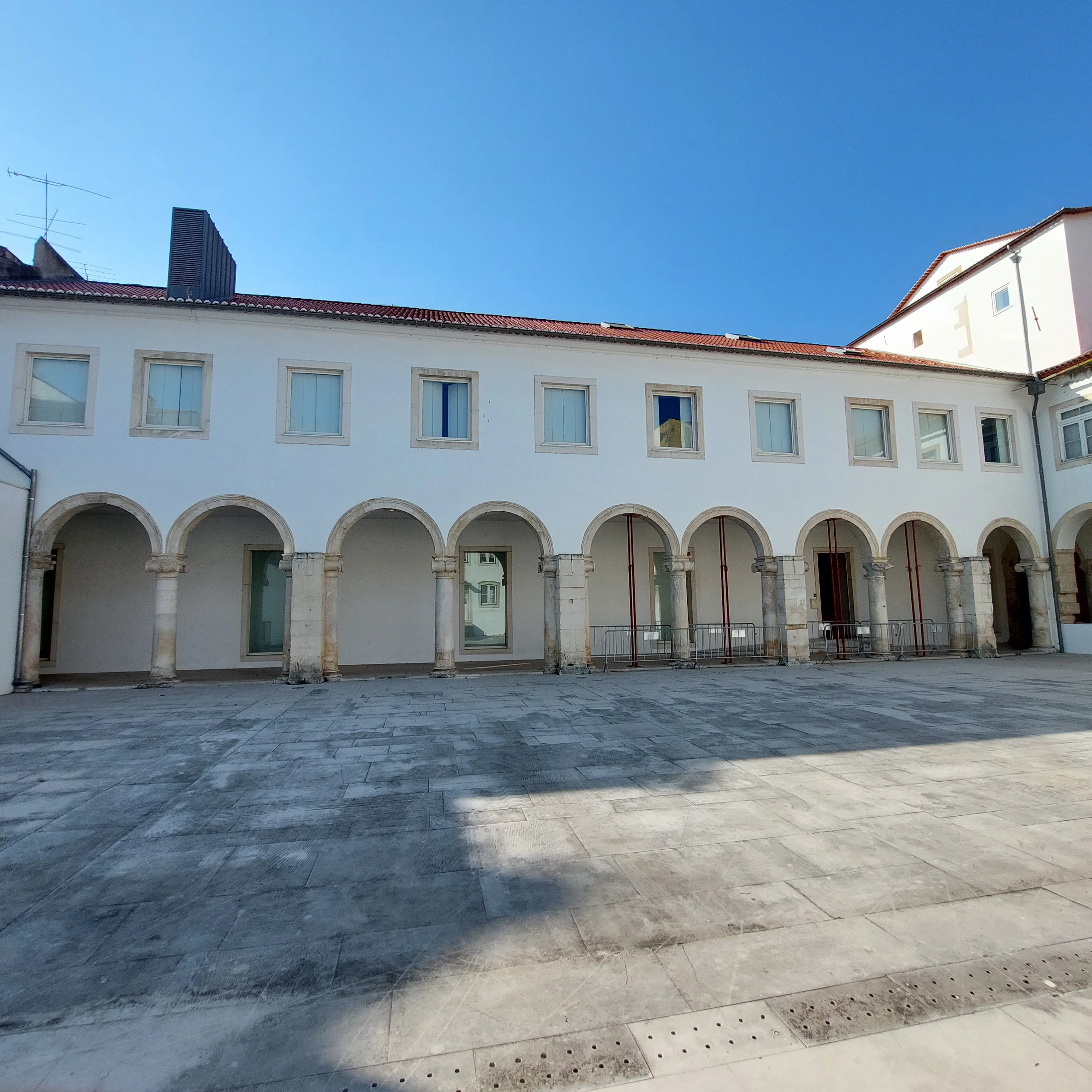 Exterior view of Centro de Artes Visuais in Coimbra.