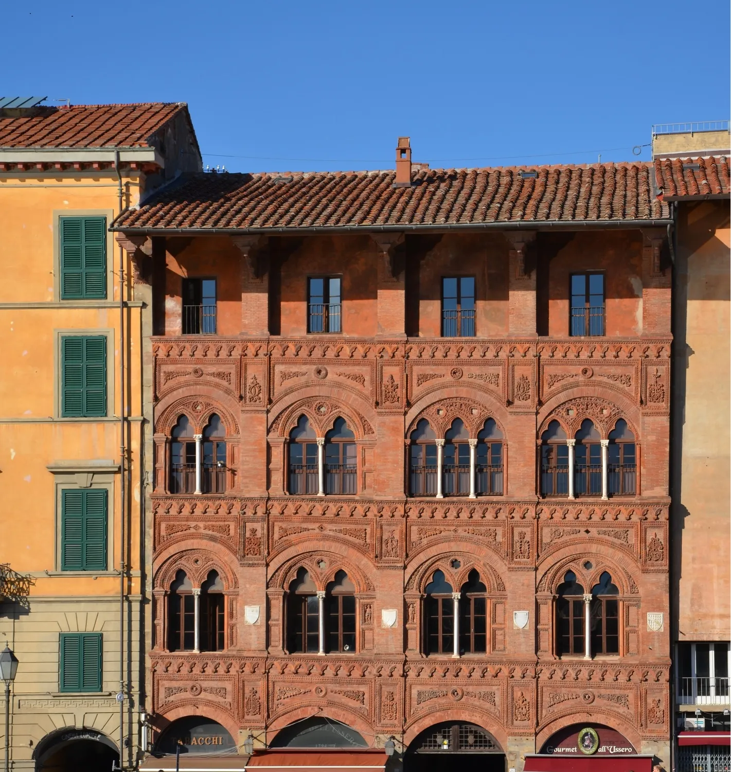 Vista exterior del Lanteri Cinema Caffè en Pisa.