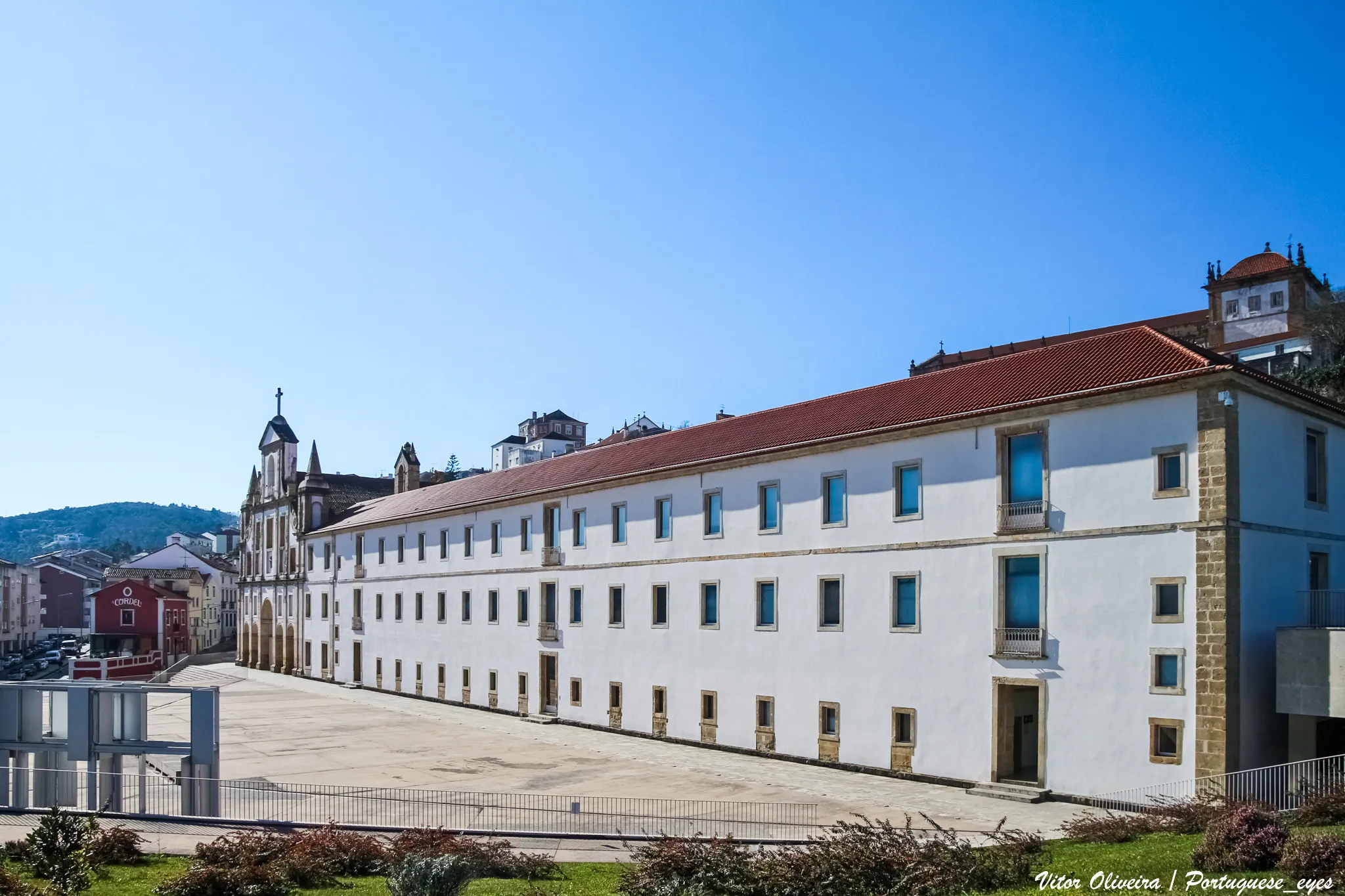 Vista representativa del Convento São Francisco en Coímbra.