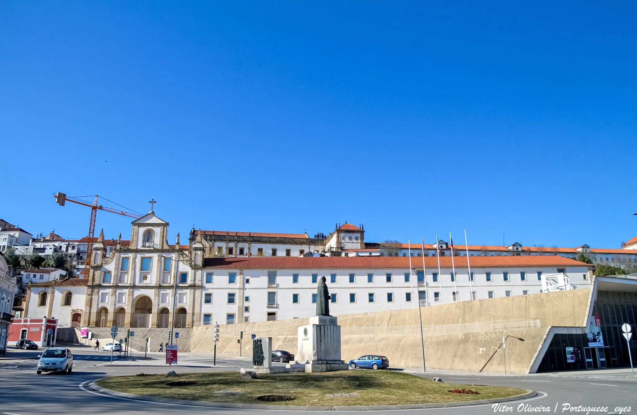 Vista representativa del Convento São Francisco en Coímbra.