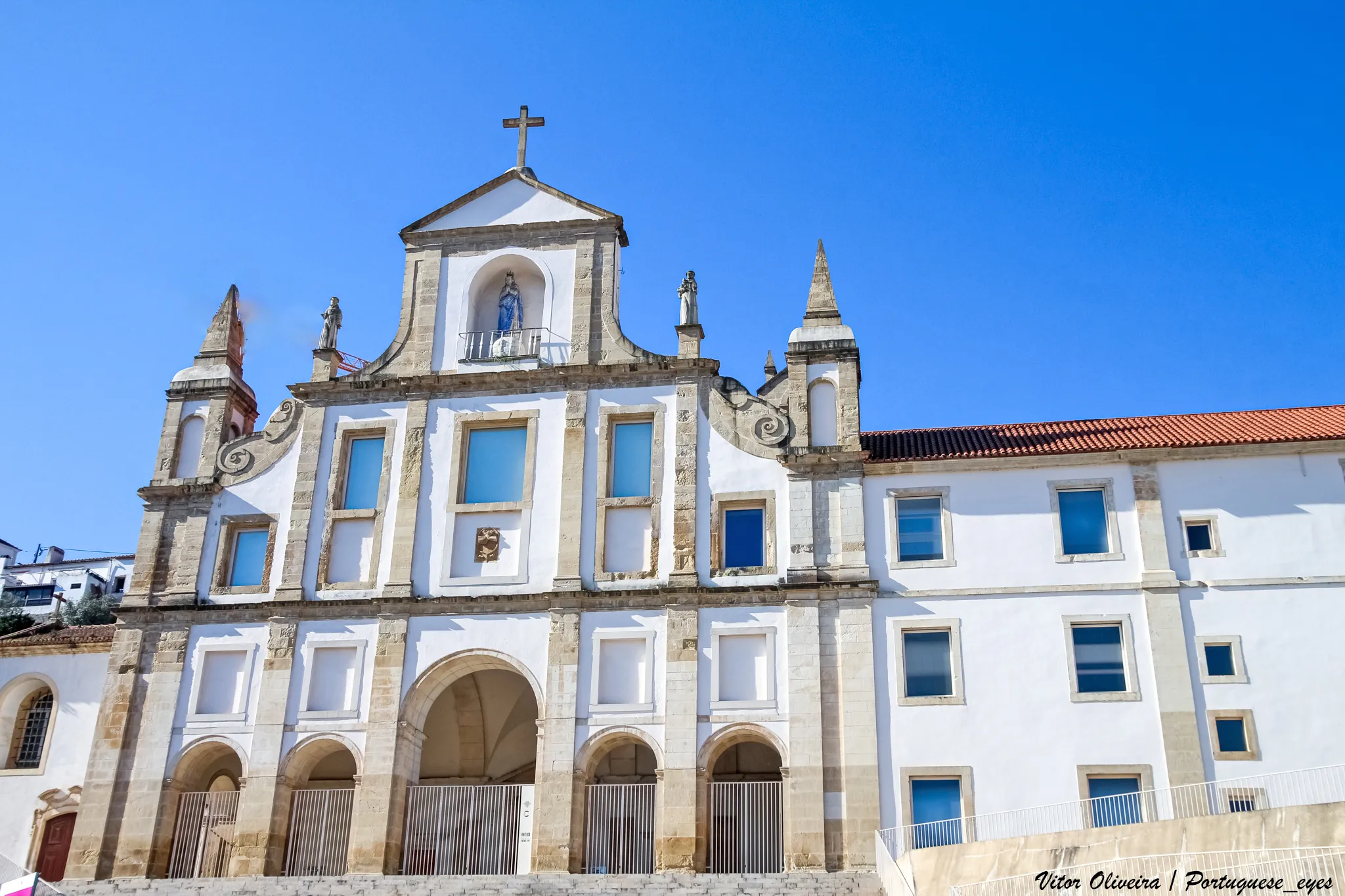 Vista representativa del Convento São Francisco en Coimbra.