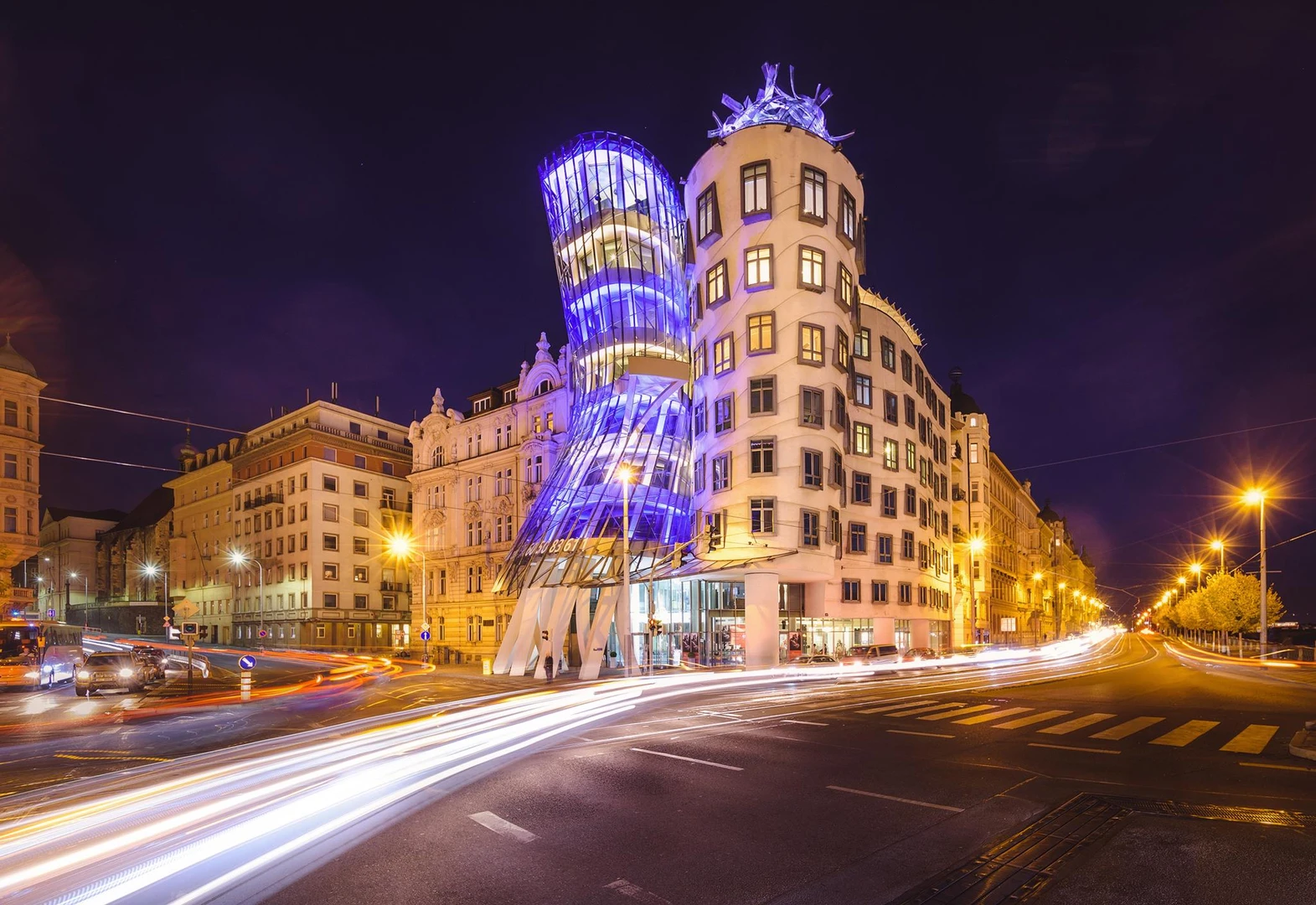 Grafiek met openingstijden van het museum voor Dancing House