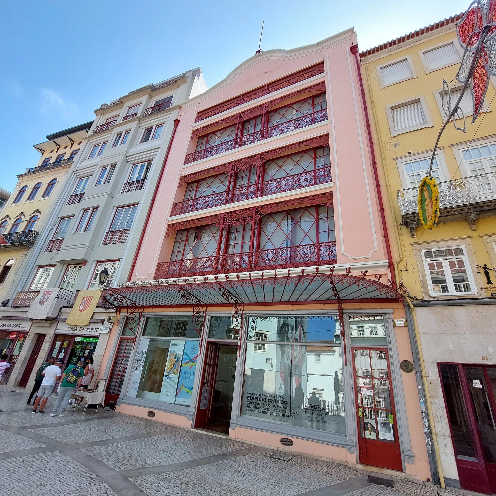 Grafika godzin otwarcia Edifício Chiado – Telo de Morais Collection