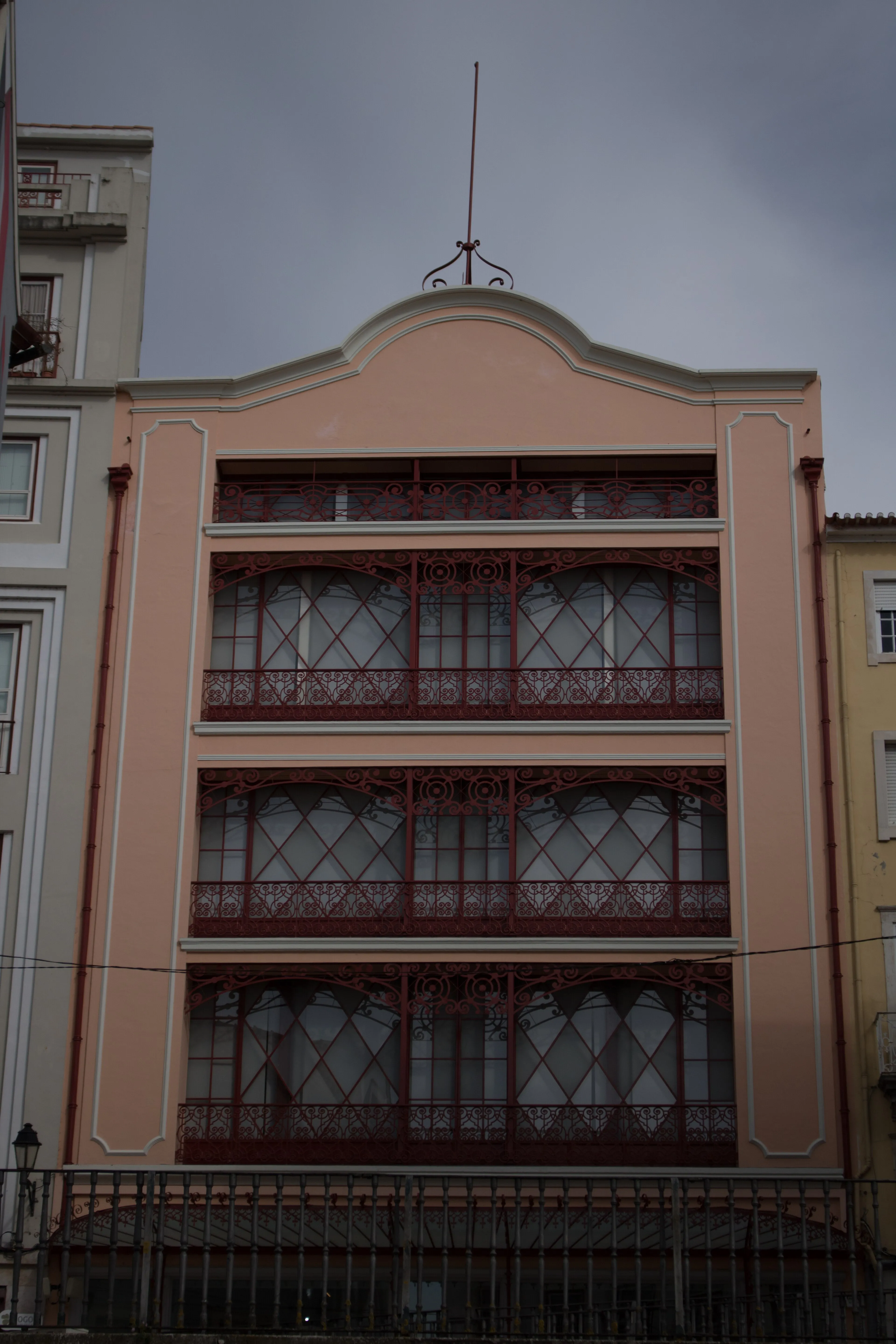 Exterior view of Edifício Chiado – Telo de Morais Collection in Coimbra.