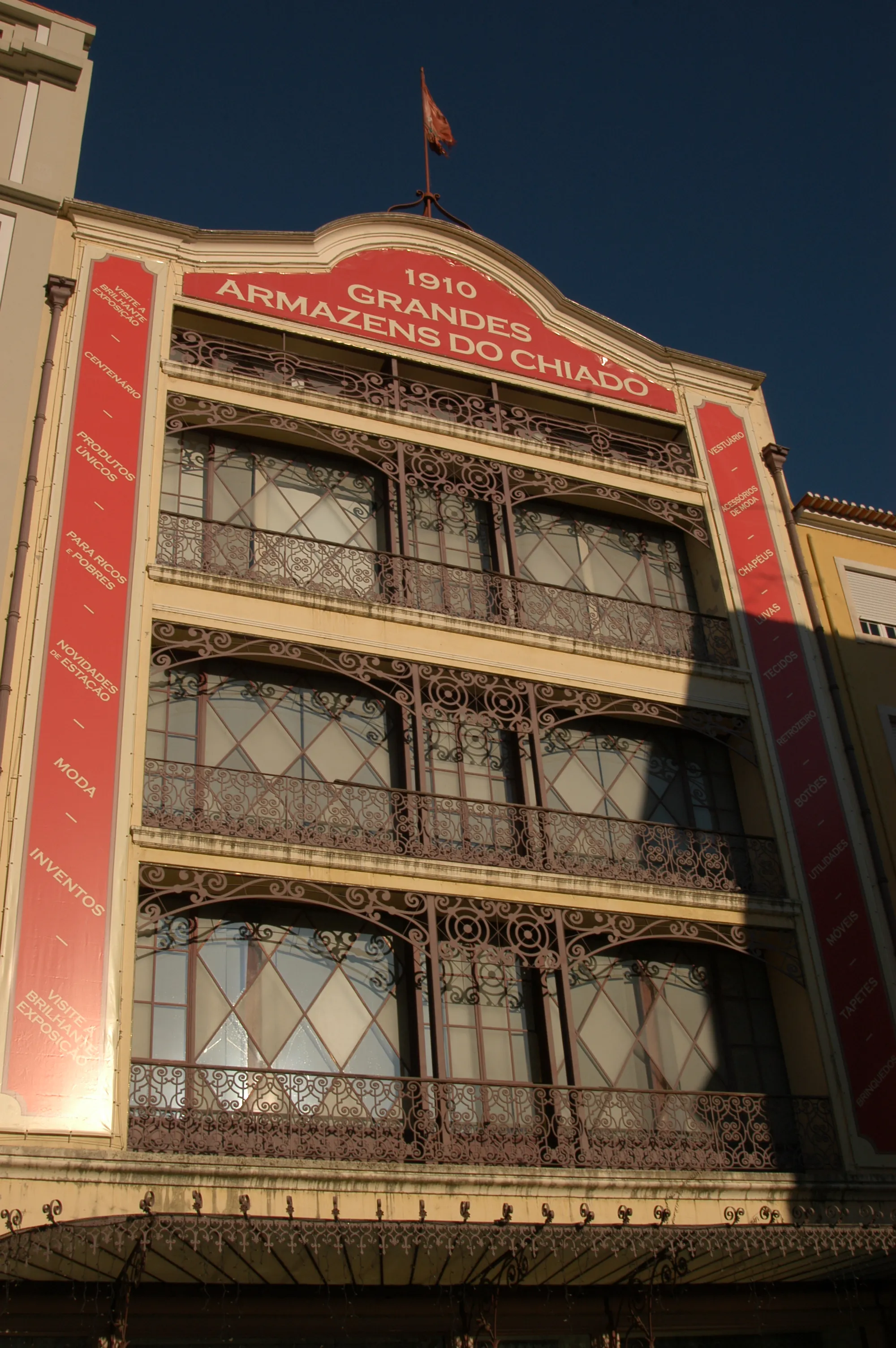 Exterior view of Edifício Chiado – Telo de Morais Collection in Coimbra.
