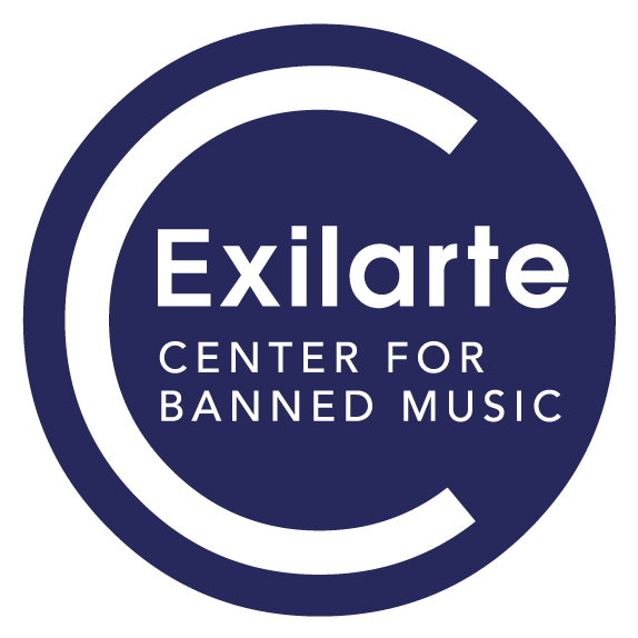 Okrągłe logo z ciemnoniebieskim tłem i białym napisem 'Exilarte CENTER FOR BANNED MUSIC' oraz duży biały kształt litery 'C'.
