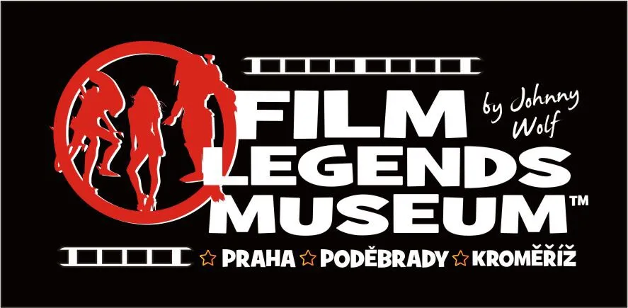Logo circular rojo con siluetas de tres figuras, motivos de tira de película y el texto 'FILM LEGENDS MUSEUM' en blanco sobre fondo negro.