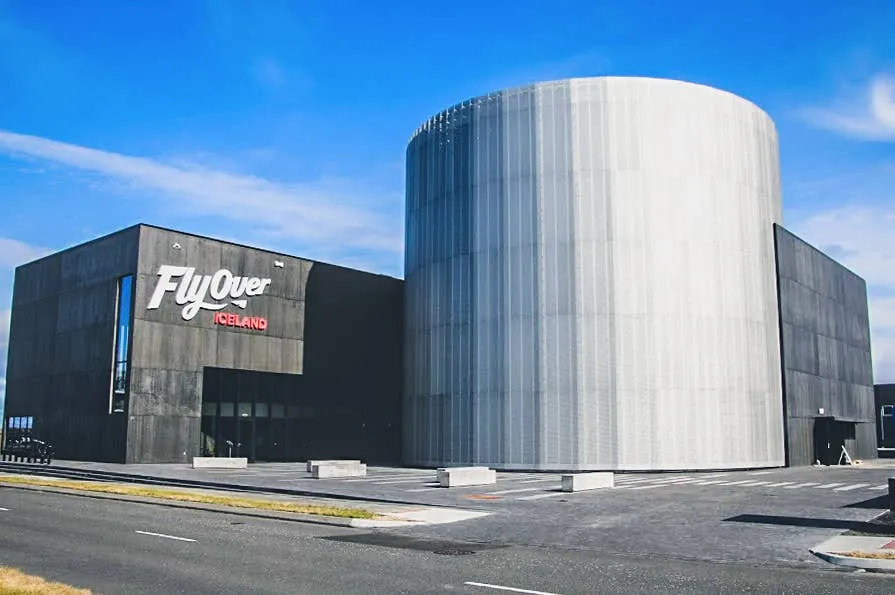 Grafiek met openingstijden van het museum voor FlyOver Iceland