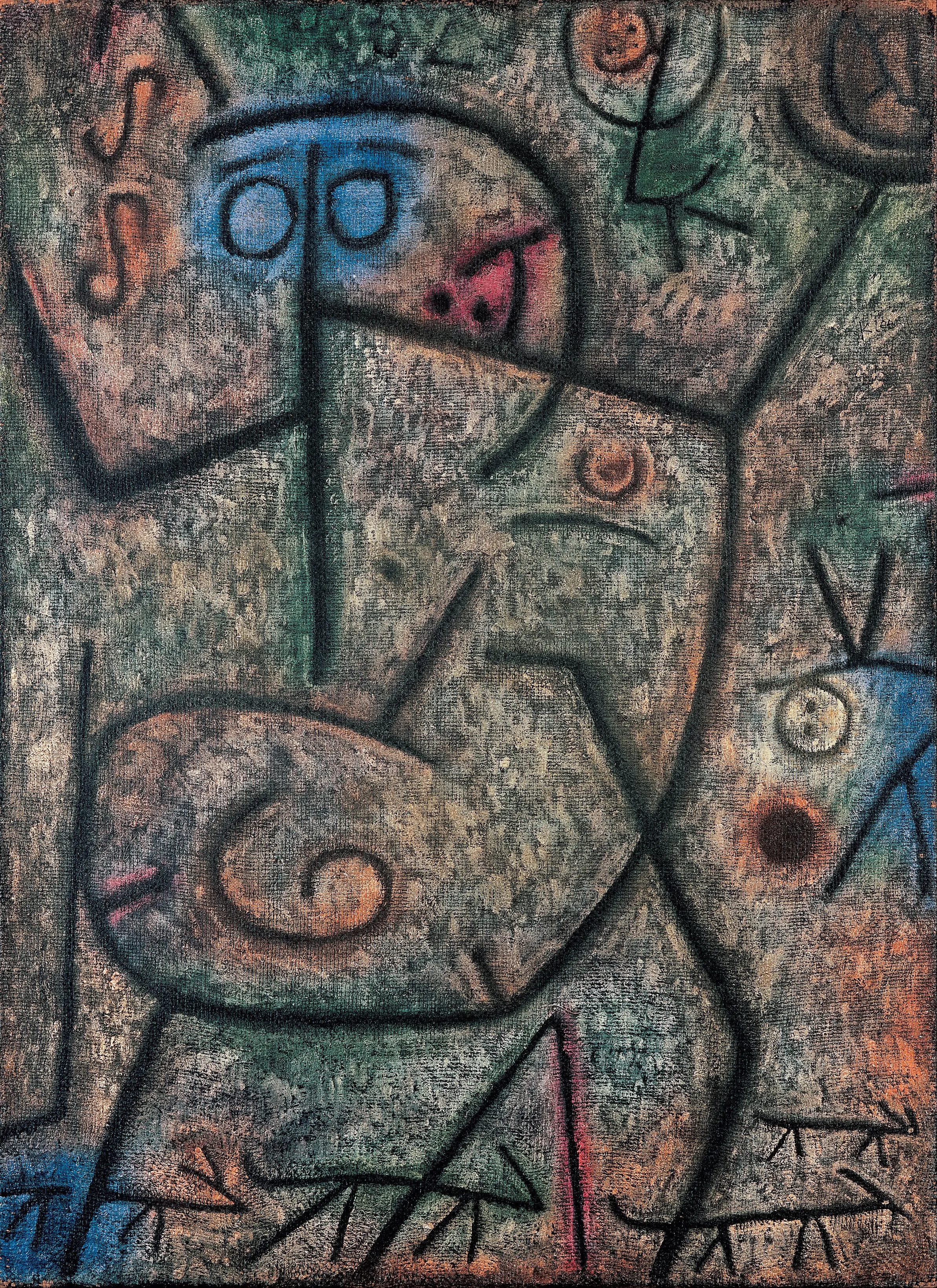 Abstract schilderij met geometrische vormen, wervelende patronen en gedempte aardetinten met blauwe en roze accenten, gekenmerkt door gestileerde gezichten en organische motieven op een getextureerd canvas.