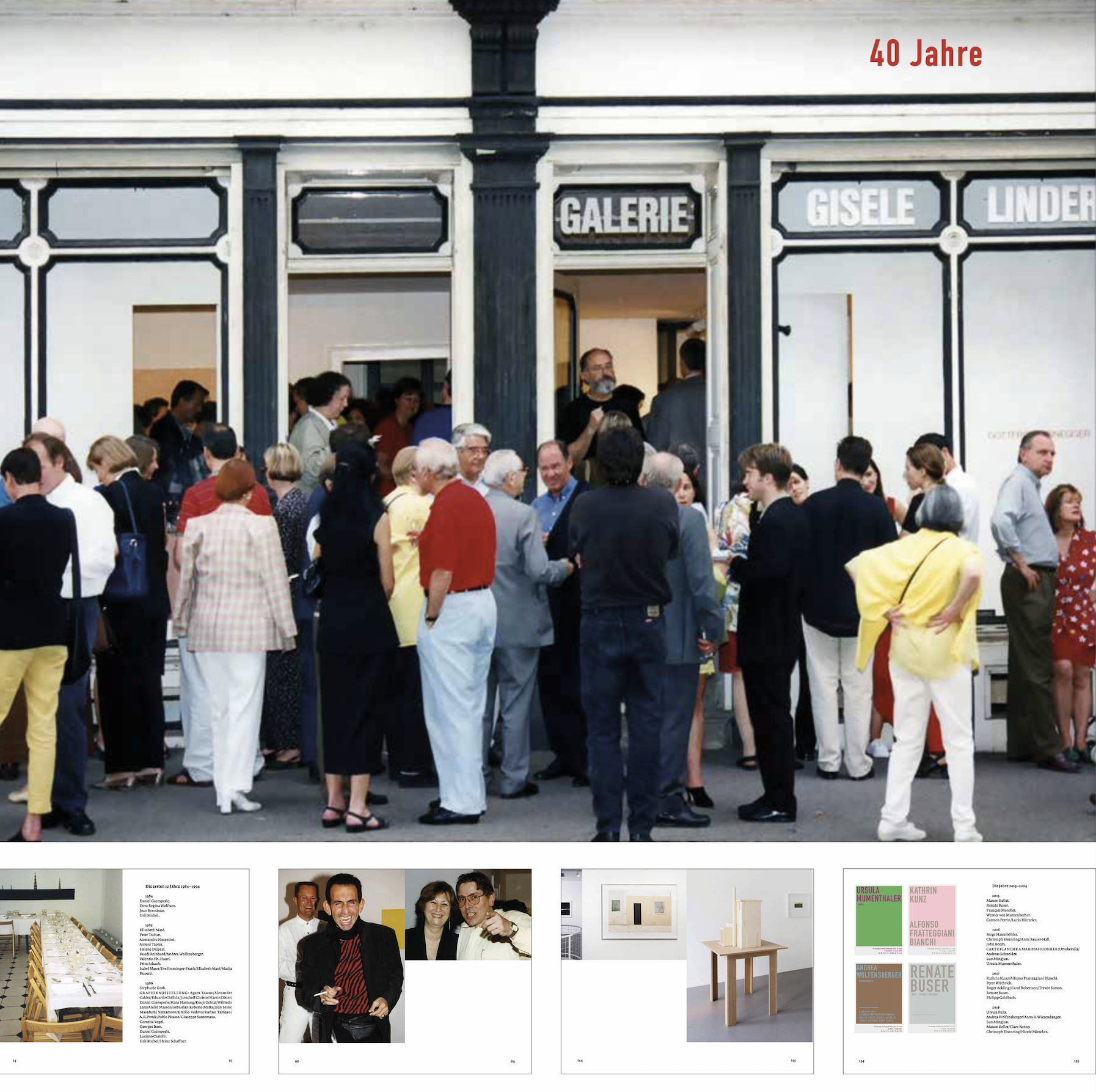 Grupo de personas reunidas frente a la entrada de la Galerie Gisèle Linder con el nombre de la galería visible en la fachada y diseños de páginas de libros en la parte inferior.