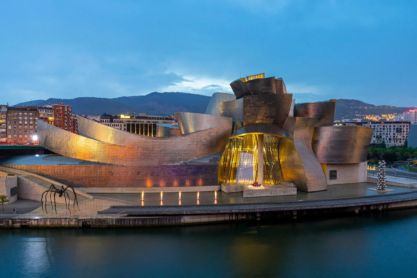 Museum opening-hours graphic for Guggenheim Museum Bilbao
