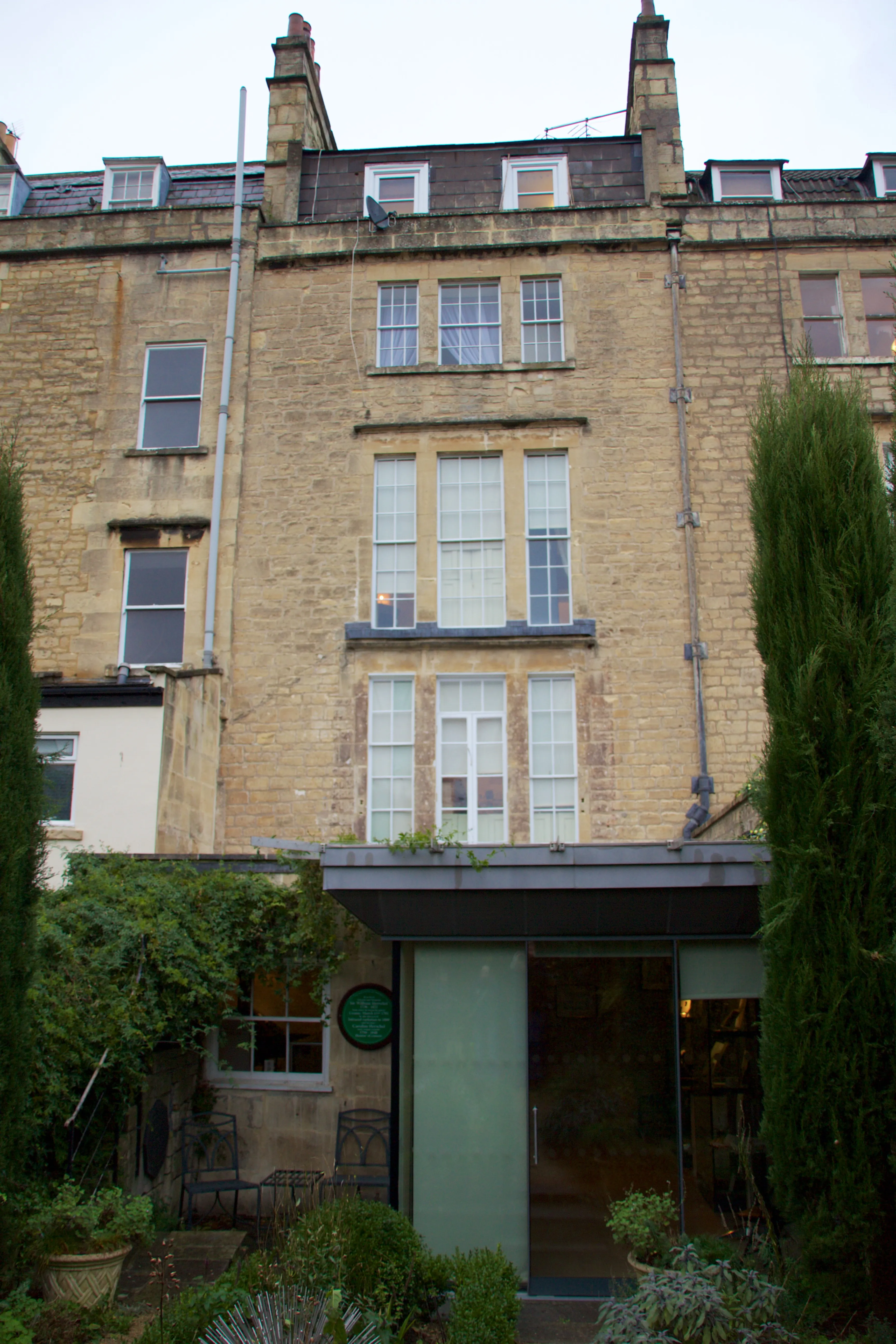 Widok z zewnątrz Herschel Museum of Astronomy w Bath.
