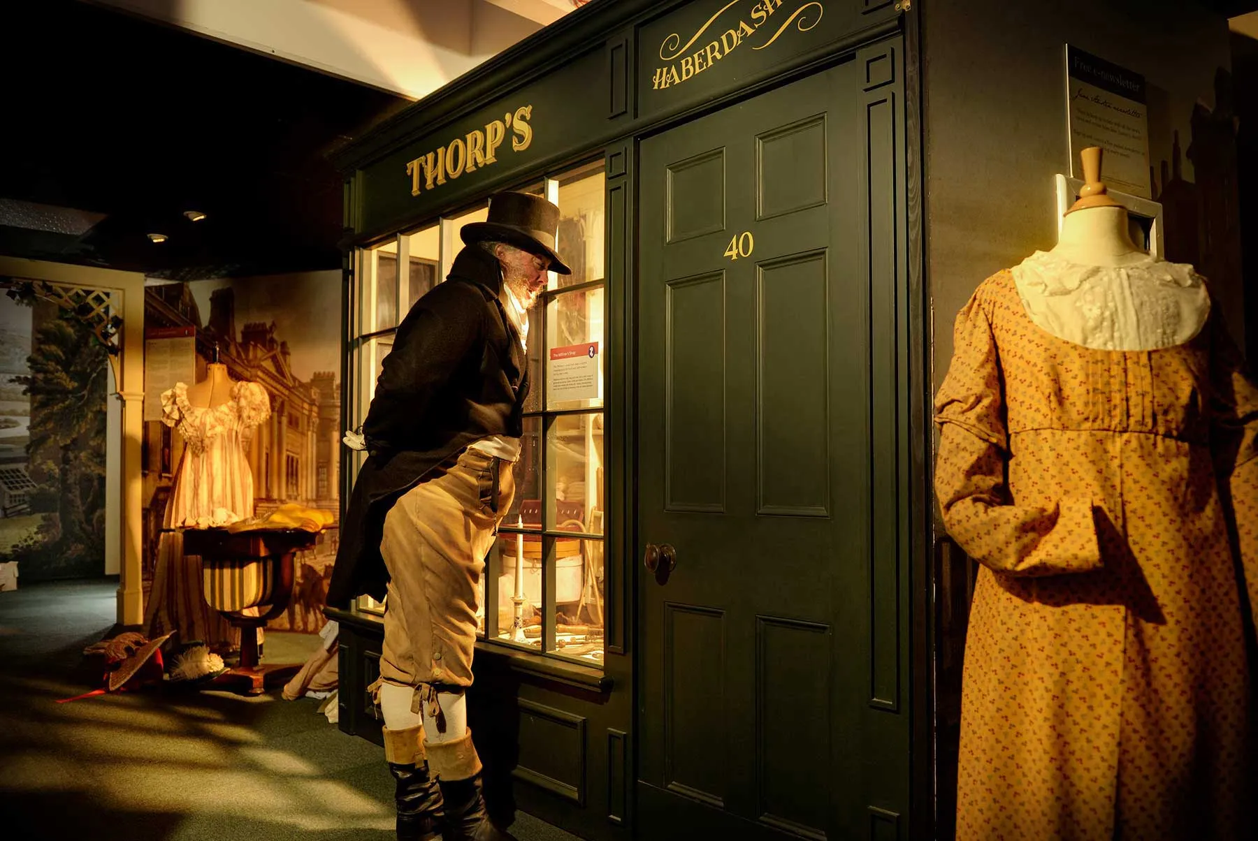 Wystawa z zaaranżowanymi wnętrzami w Jane Austen Centre w Bath.