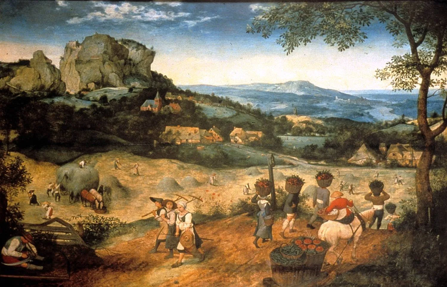 een schilderij van een landelijk landschap met mensen die op een veld werken en een rotsachtige heuvel op de achtergrond