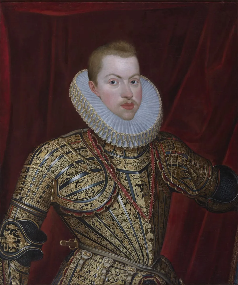 Retrato clásico de un noble con una ornamentada armadura dorada y gorguera blanca, sobre un fondo de cortinaje rojo