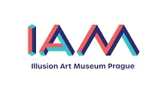 Logotipo de IAM con formas geométricas rojas y azules y el texto Illusion Art Museum Prague
