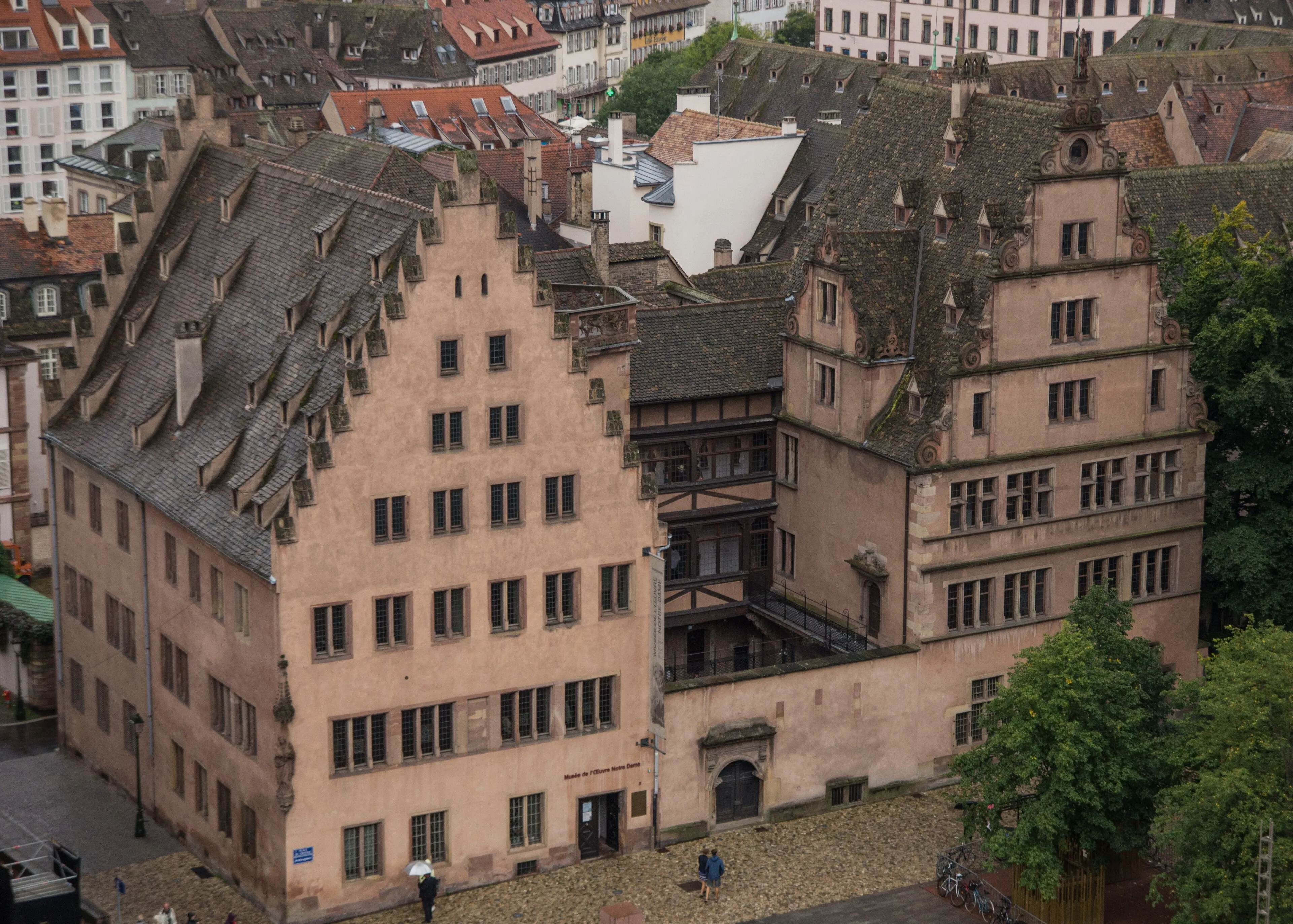 Widok wnętrza Musée de l'Œuvre Notre-Dame w Strasburgu.