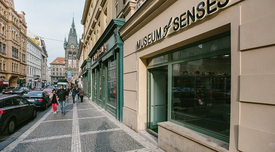 Grafiek met openingstijden van het museum voor Museum of Senses