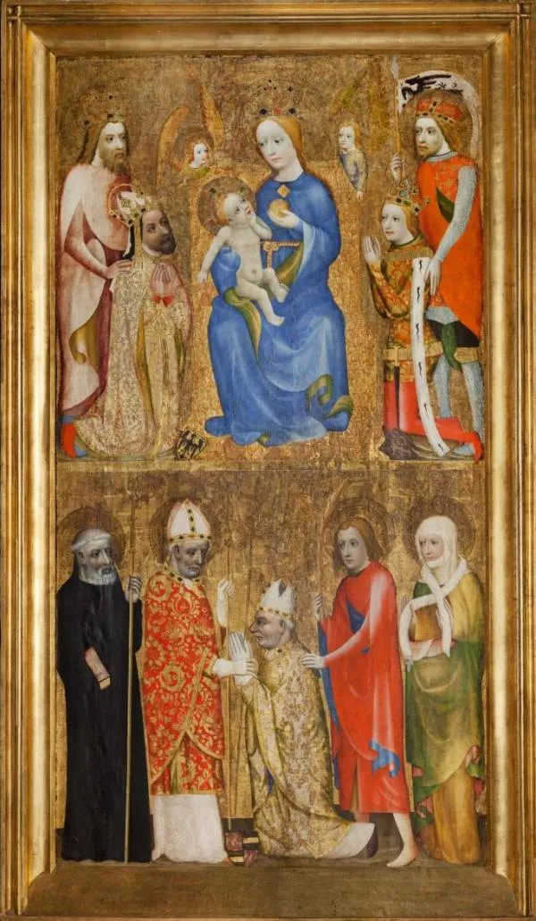 middeleeuws schilderij van religieuze figuren, waaronder de Maagd Maria en het Christuskind, in een gouden lijst