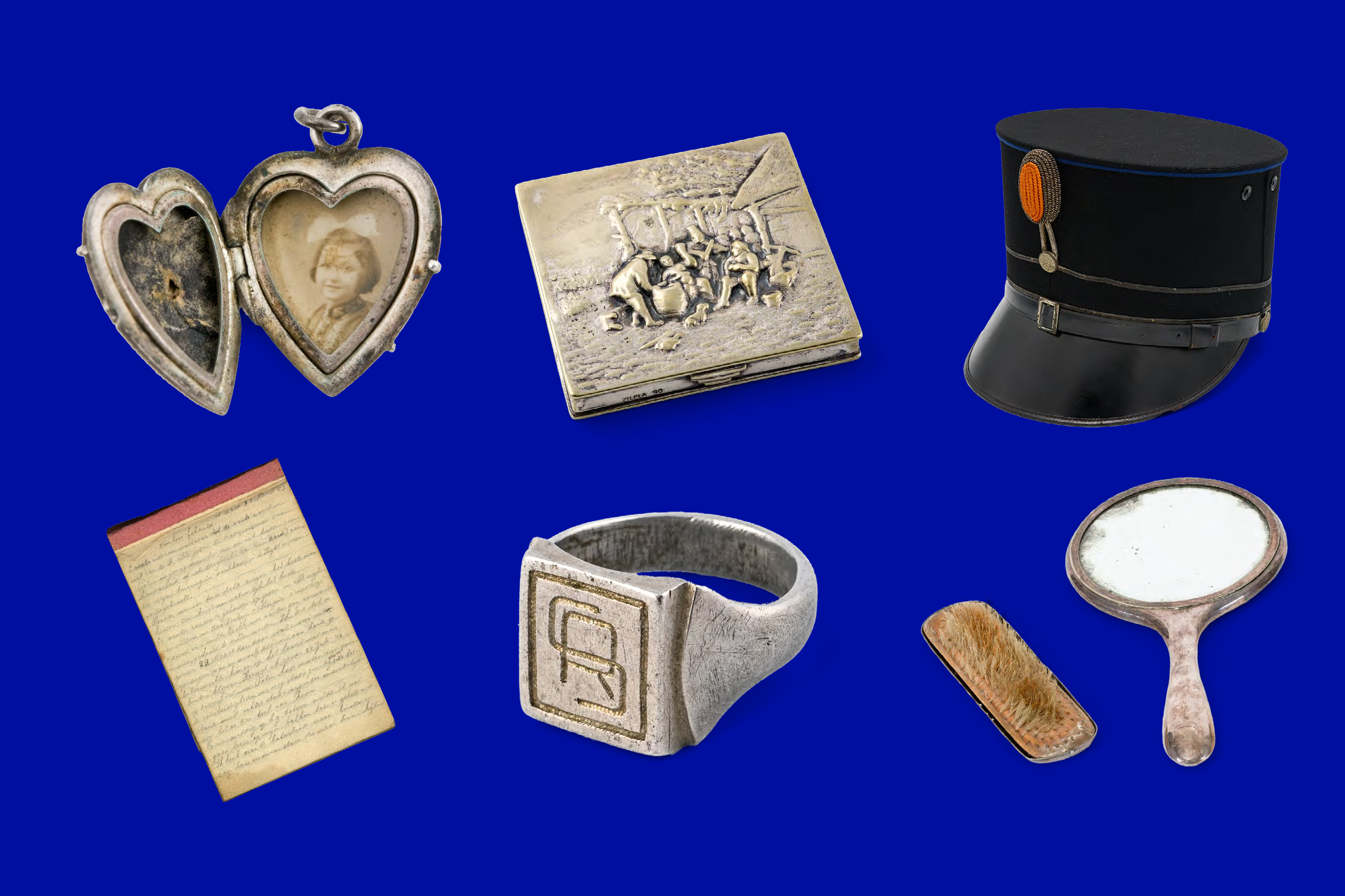 Wisiorek w kształcie serca, wygrawerowana książka, ciemna czapka z emblematem, metalowy pierścień, ręcznie napisany list, małe lusterko i inne historyczne artefakty na niebieskim tle