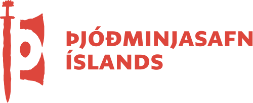 Czerwone logo National Museum of Iceland przedstawiające stylizowaną ikonę miecza i tarczy obok islandzkiego tekstu Þjóðminjasafn Íslands na czarnym tle