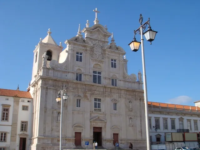 Vista exterior de la Catedral Nueva de Coímbra en Coímbra.