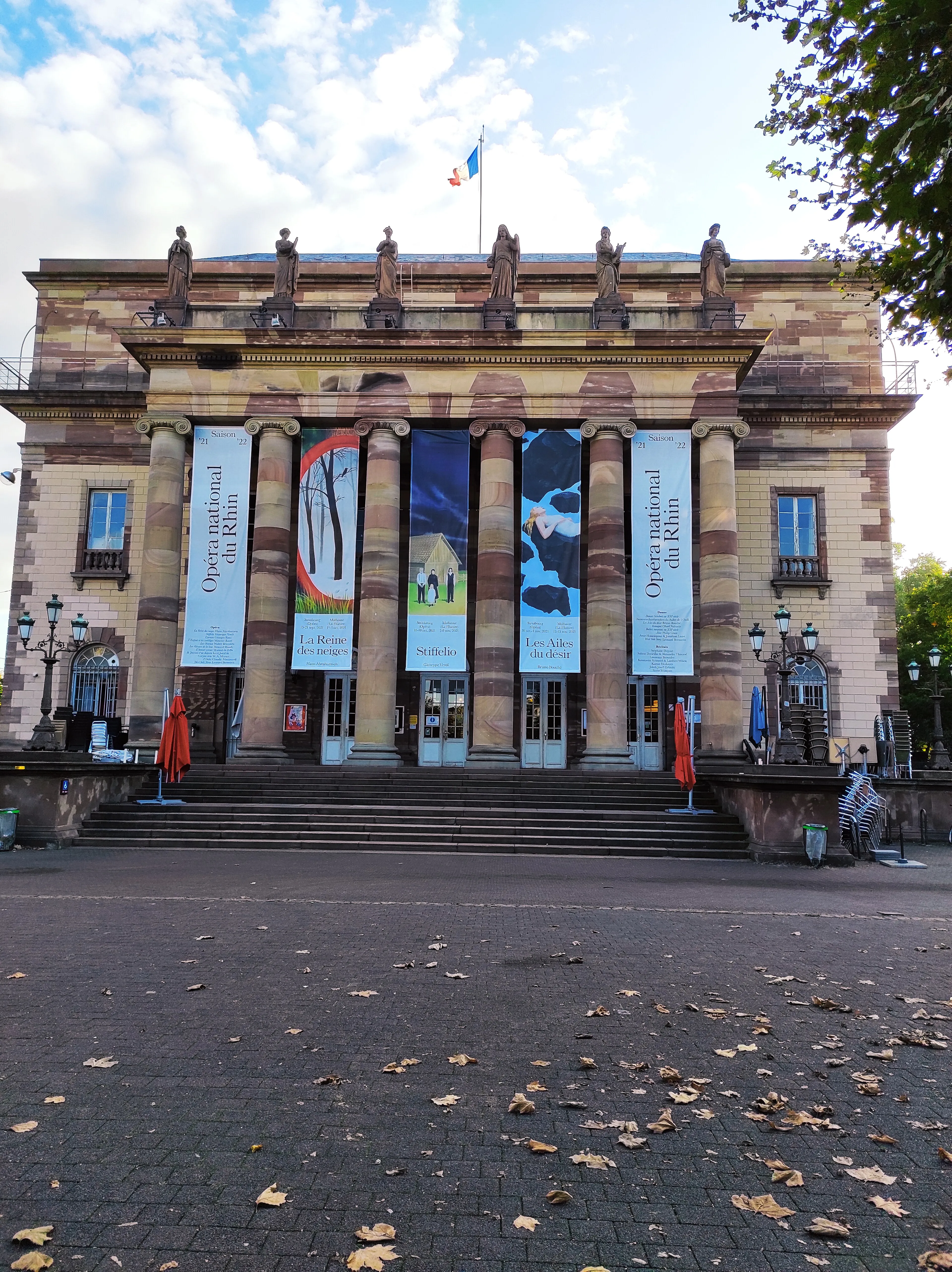 Vista exterior de la Opéra national du Rhin en Estrasburgo.