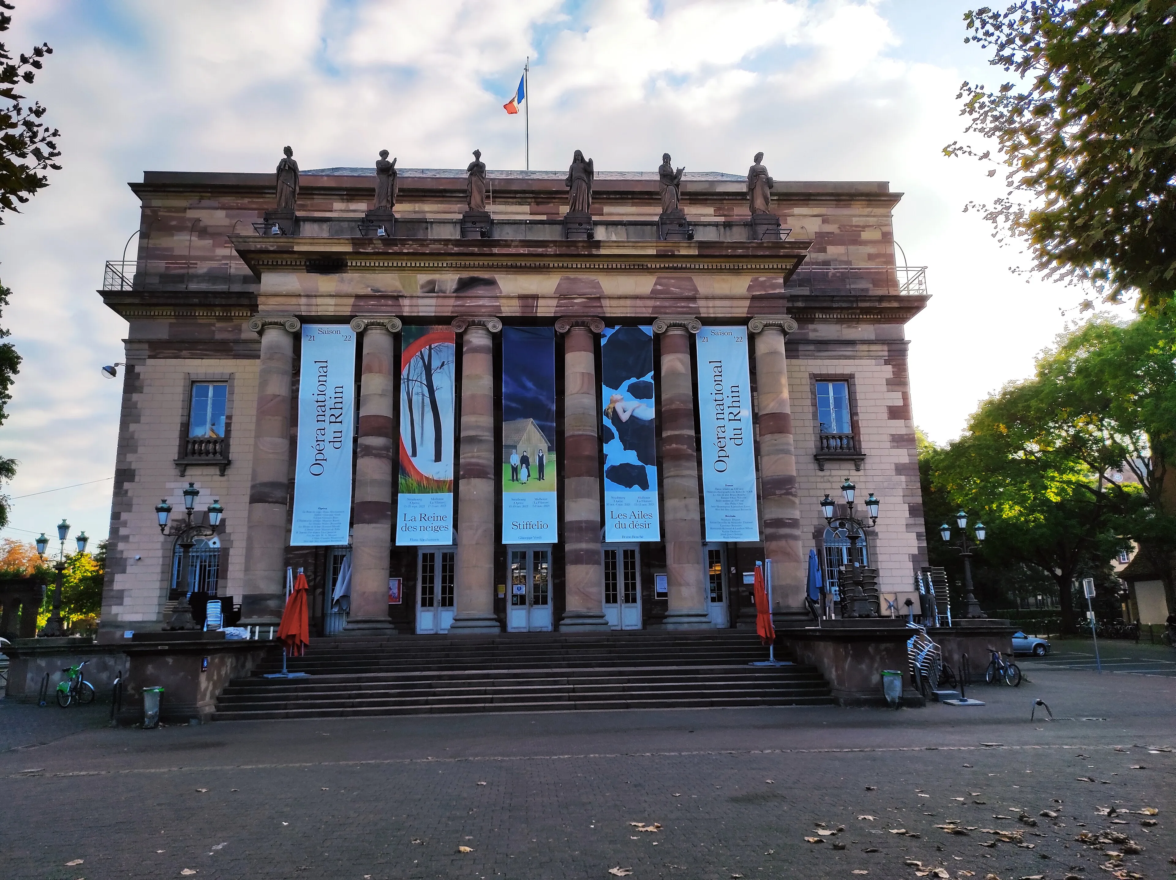 Vista exterior de la Opéra national du Rhin en Estrasburgo.