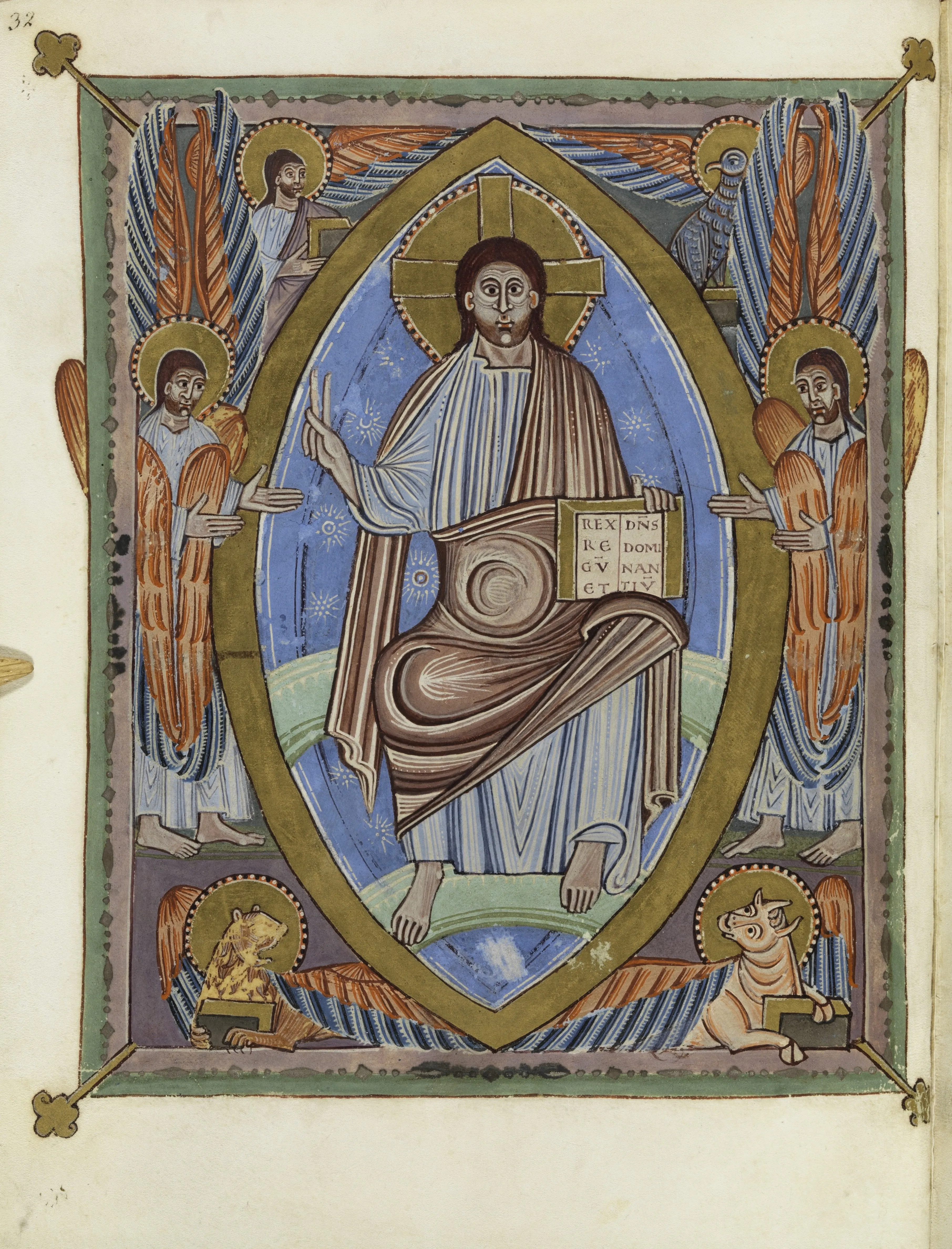 Geïllustreerde manuscriptpagina met Christus in Majesteit binnen een gouden ovaal, geflankeerd door engelen en symbolen van de evangelisten.