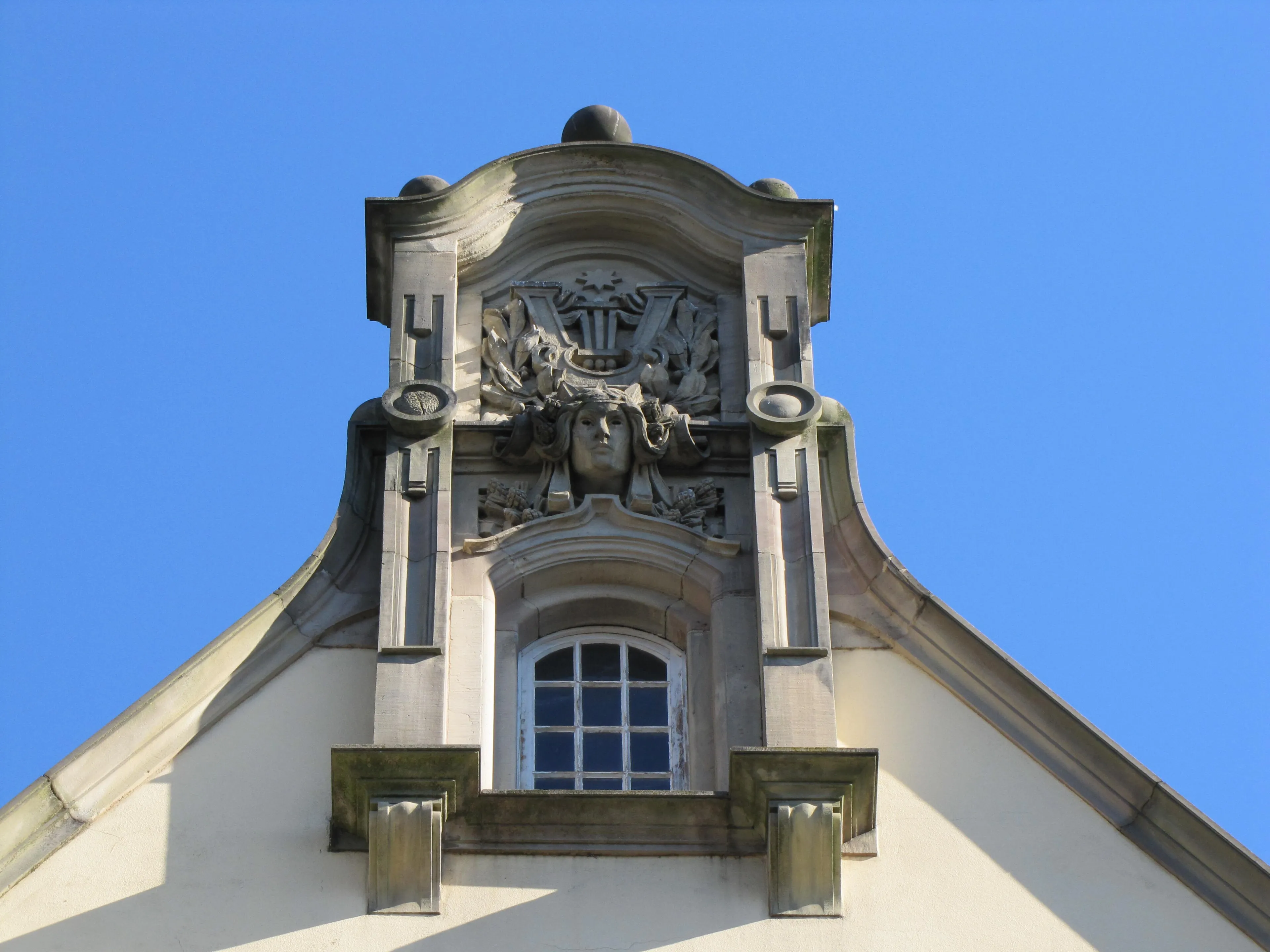 Widok z zewnątrz Palais des Fêtes w Strasburgu.