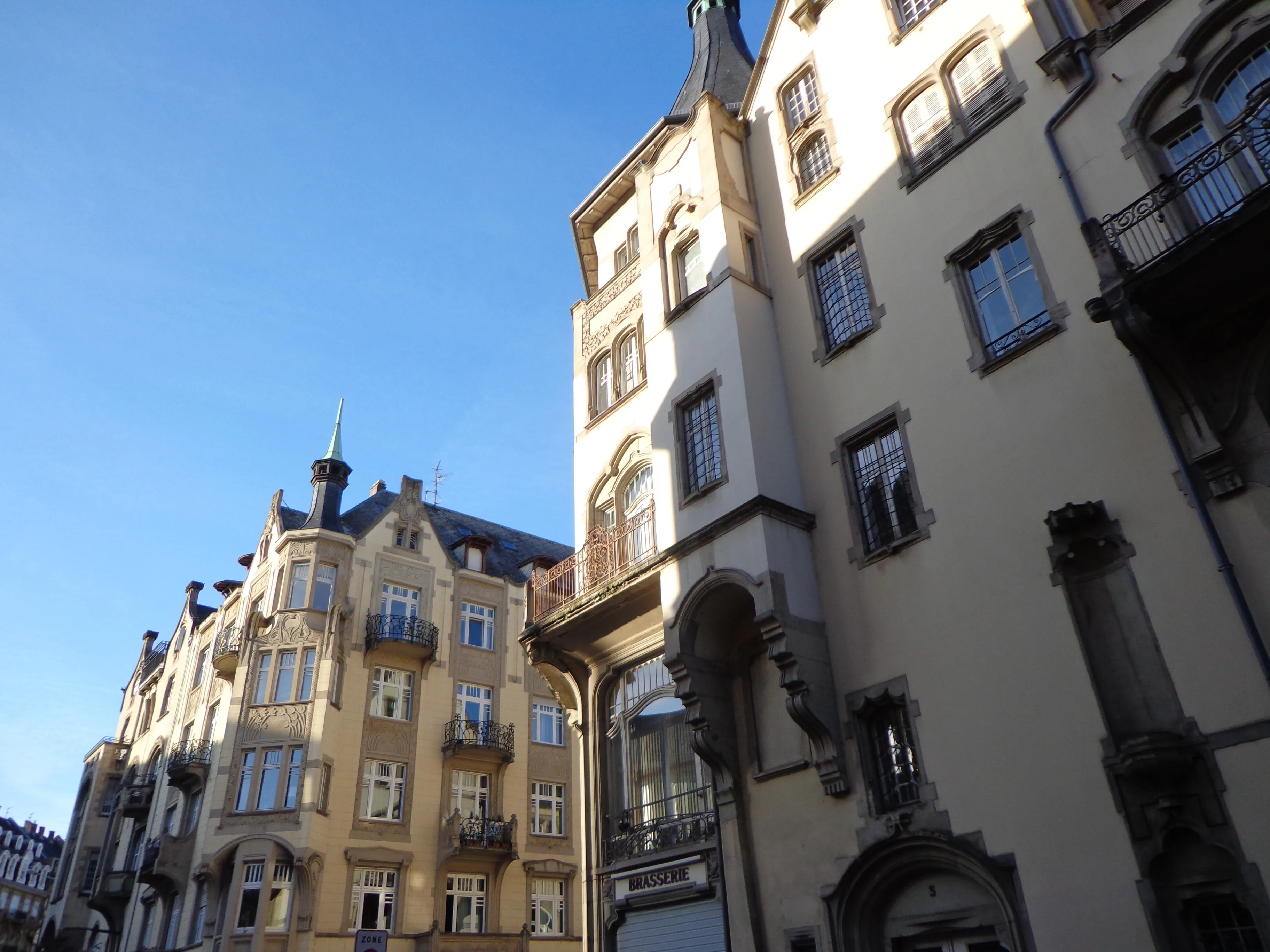 Widok reprezentatywny Palais des Fêtes w Strasburgu.