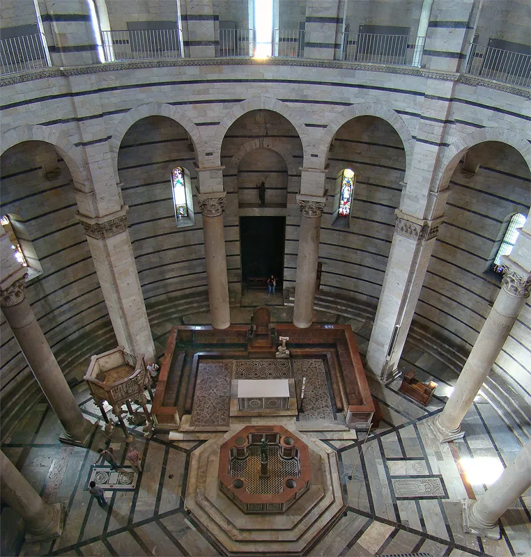 Vista representativa del Baptisterio de Pisa en Pisa.