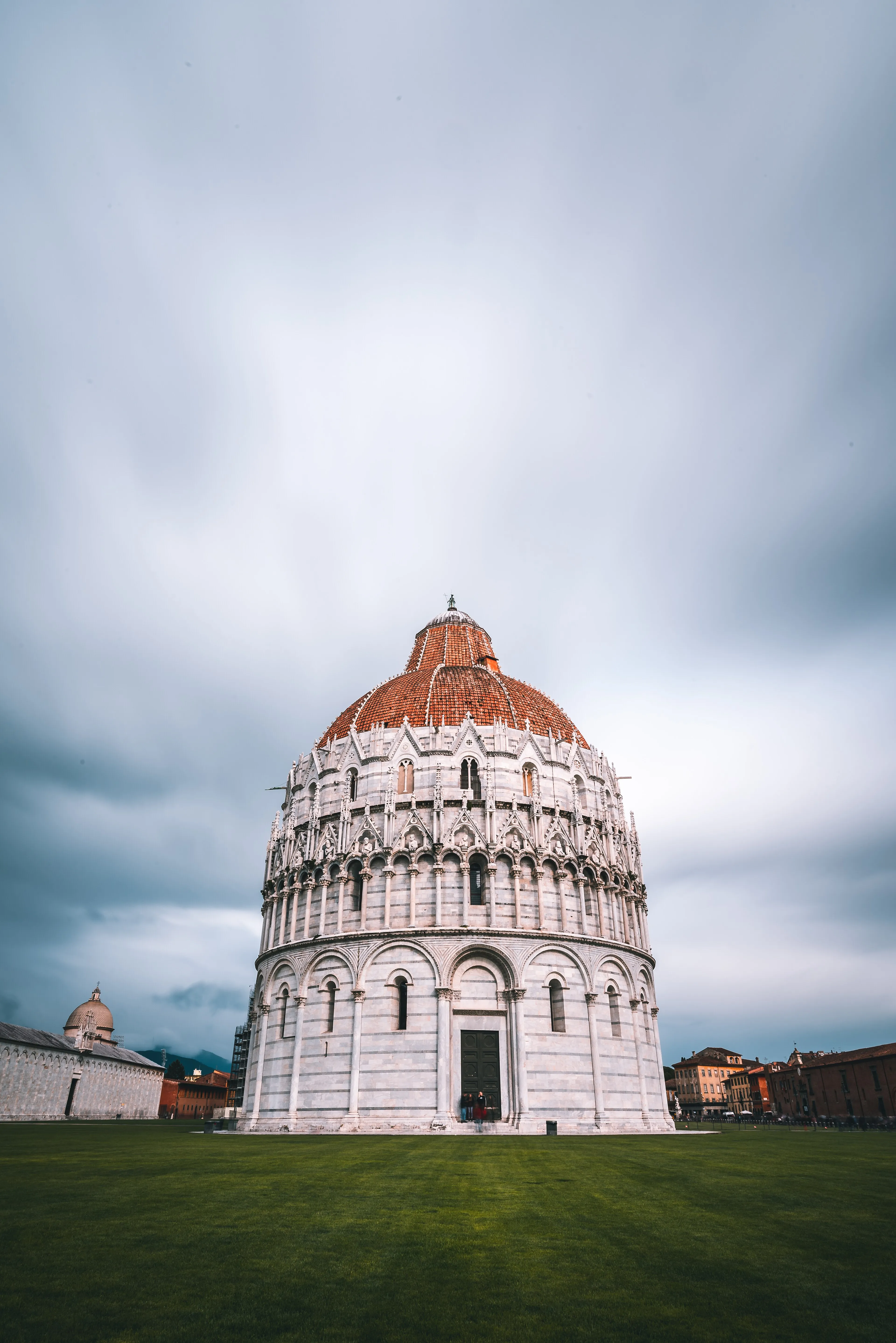 Vista interior del Baptisterio de Pisa en Pisa.