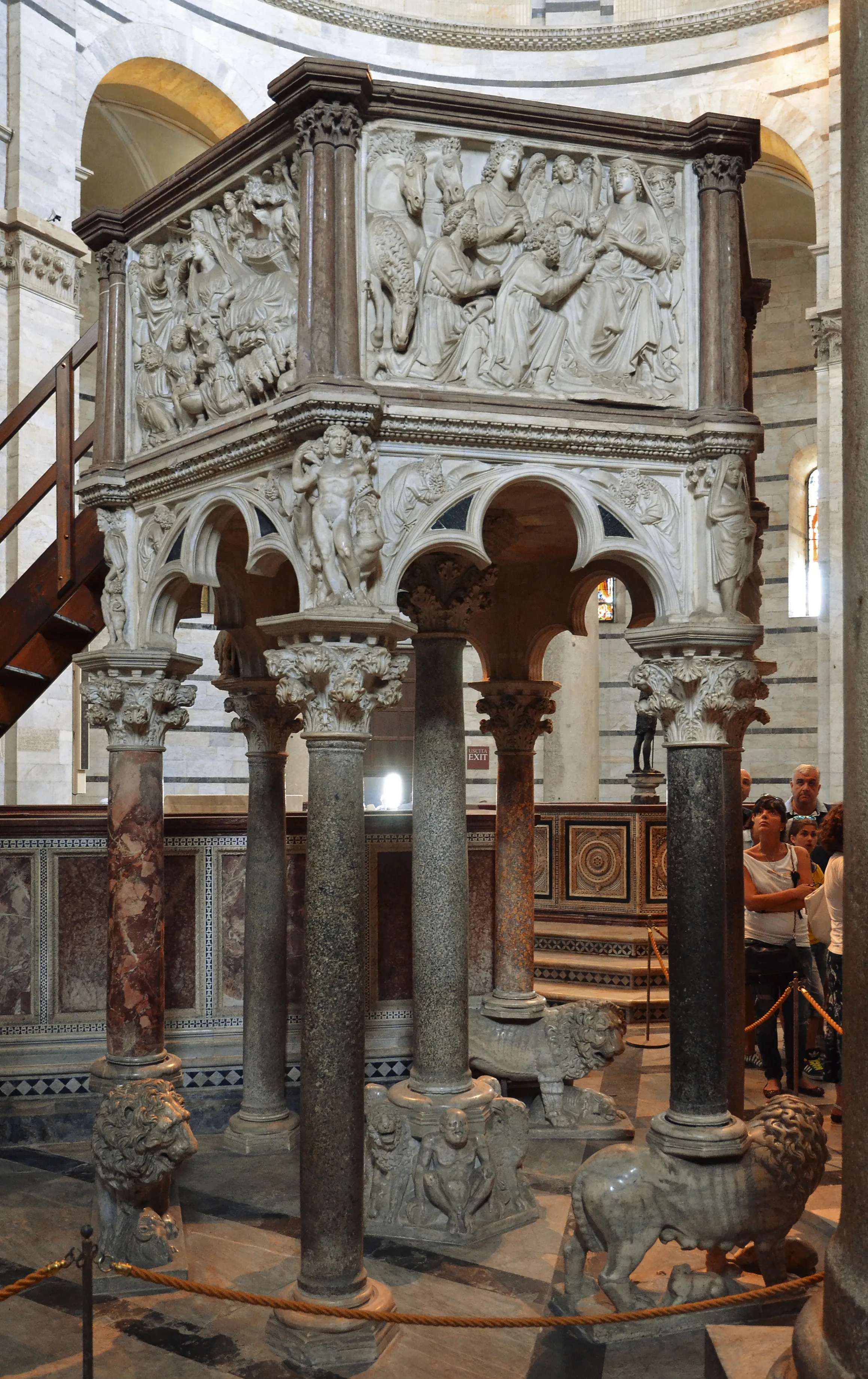 Vista representativa del Baptisterio de Pisa en Pisa.