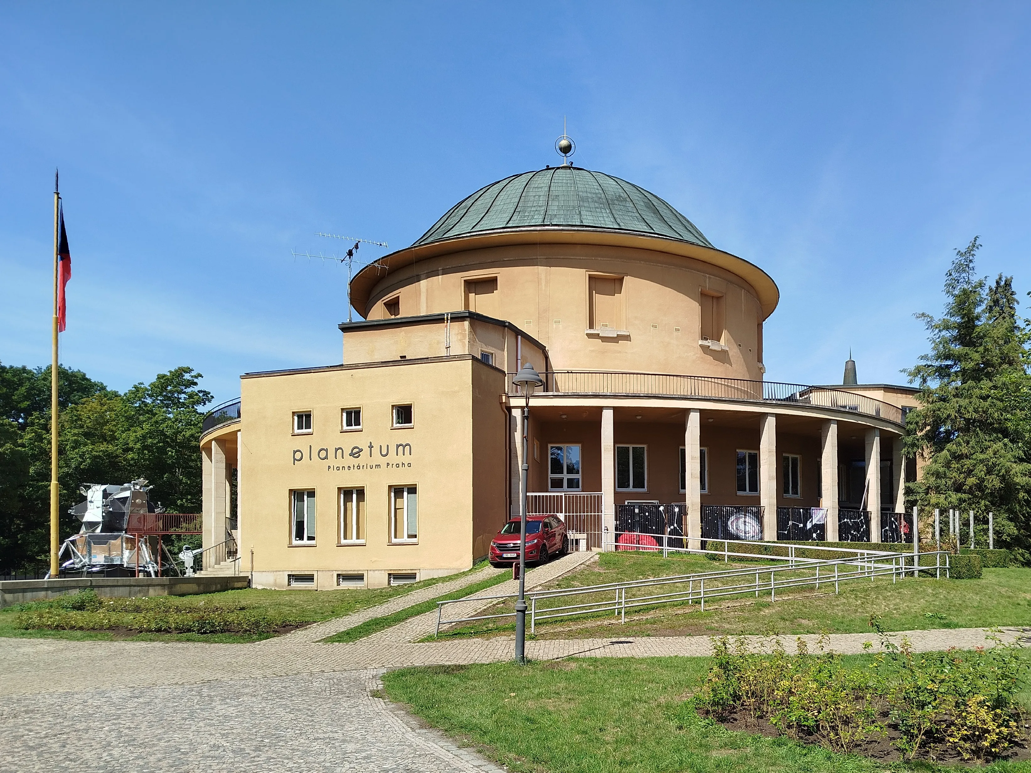 Museum opening-hours graphic for Prague Planetarium