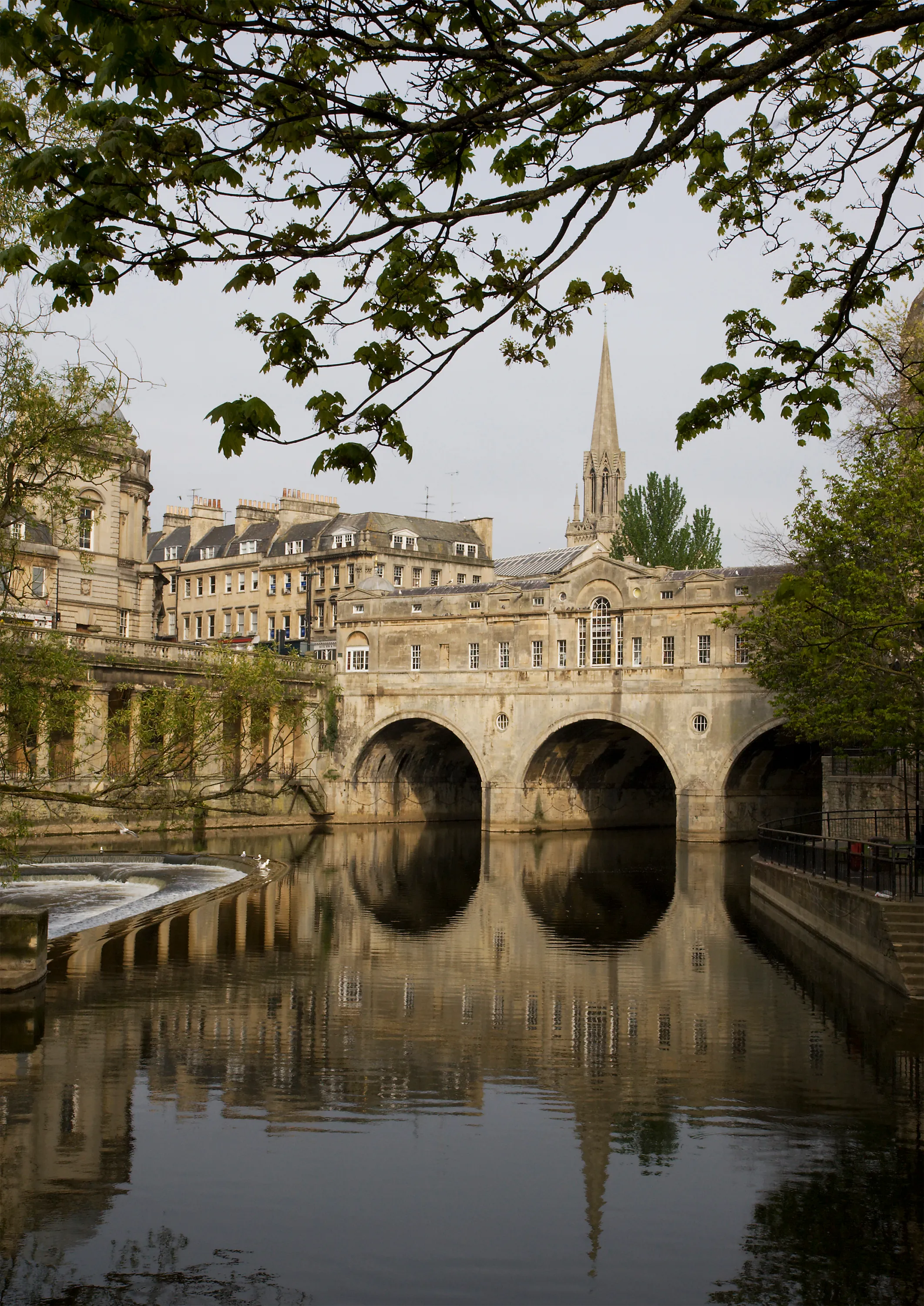 Vista exterior del Pulteney Bridge en Bath.