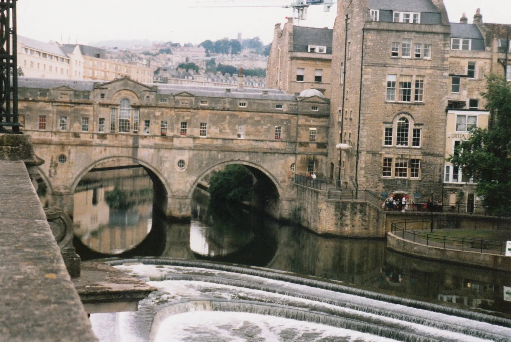 Vista exterior del Pulteney Bridge en Bath.