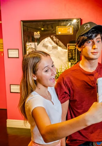 Museum opening-hours graphic for Ripley's Believe It or Not! Amsterdam