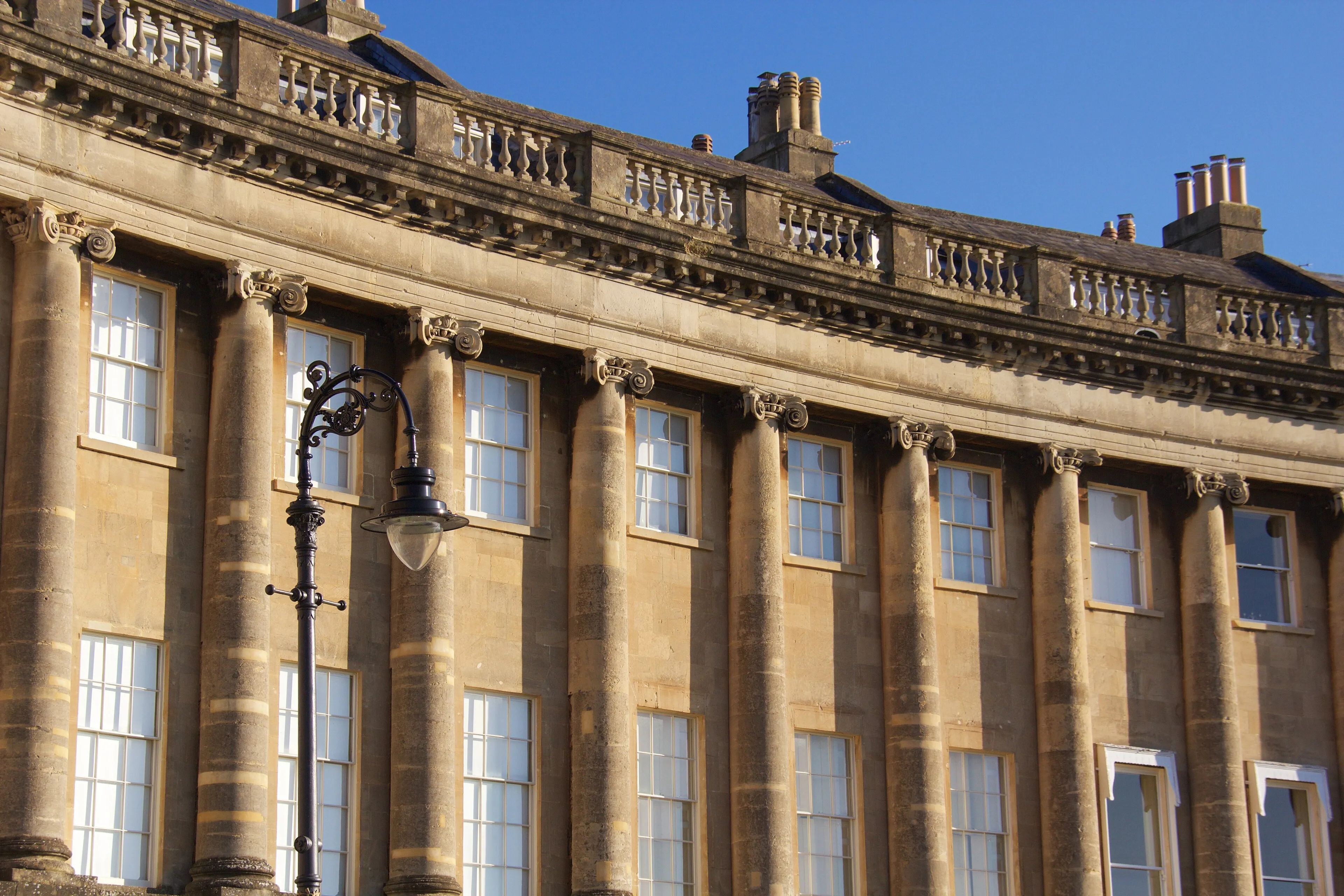 Vista representativa del Royal Crescent en Bath.