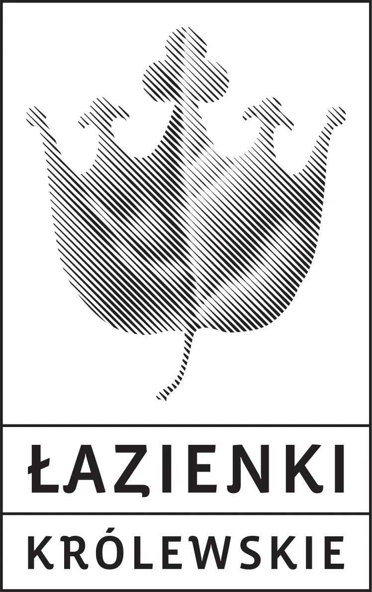 Zwart-wit logo van het Koninklijk Łazienki Museum met een kroonvormig bladontwerp en de tekst 'ŁAZIENKI KRÓLEWSKIE'