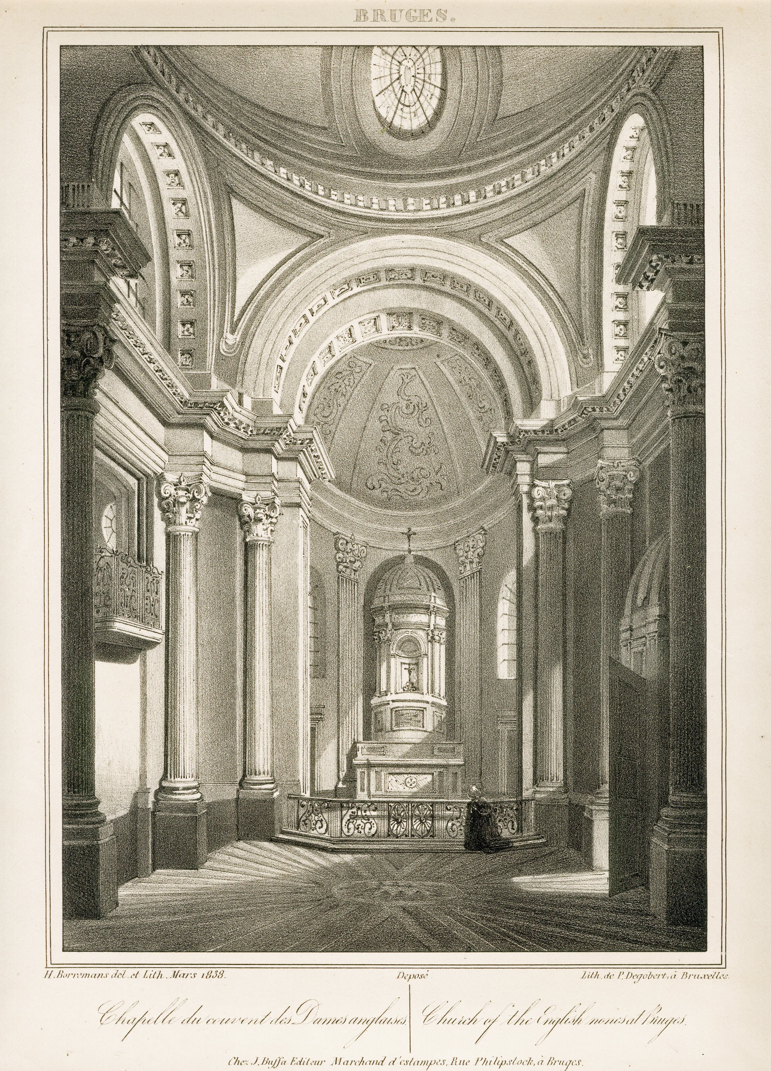 Grabado histórico del interior de la iglesia con cúpula del Convento Inglés de Brujas, que muestra columnas corintias, un altar ornamentado con una cruz, ventanas arqueadas, un techo decorativo y una figura solitaria arrodillada en oración.