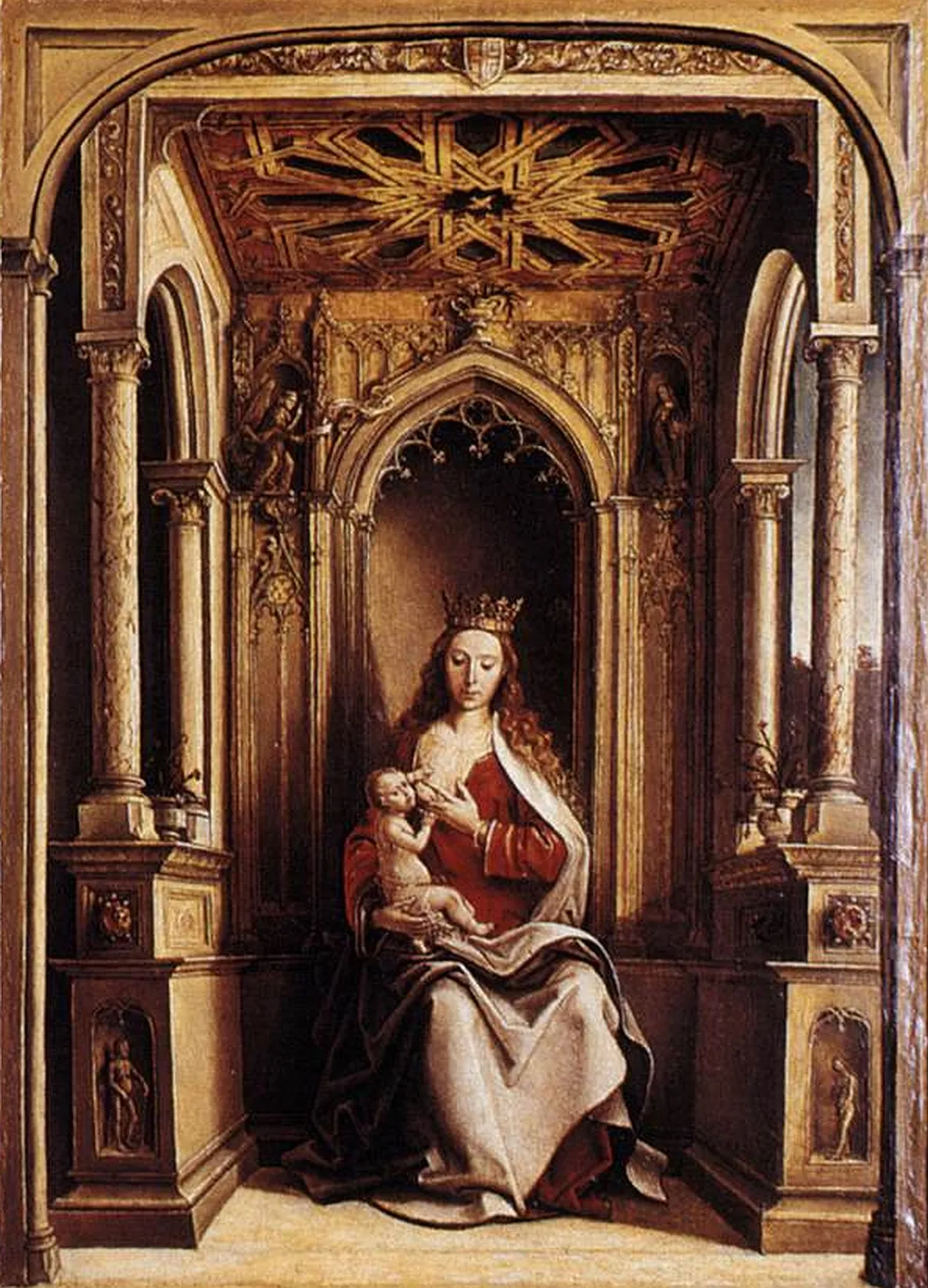 Una pintura de la Virgen María sosteniendo al niño Jesús, sentada en un nicho arquitectónico detallado con columnas y un techo decorativo