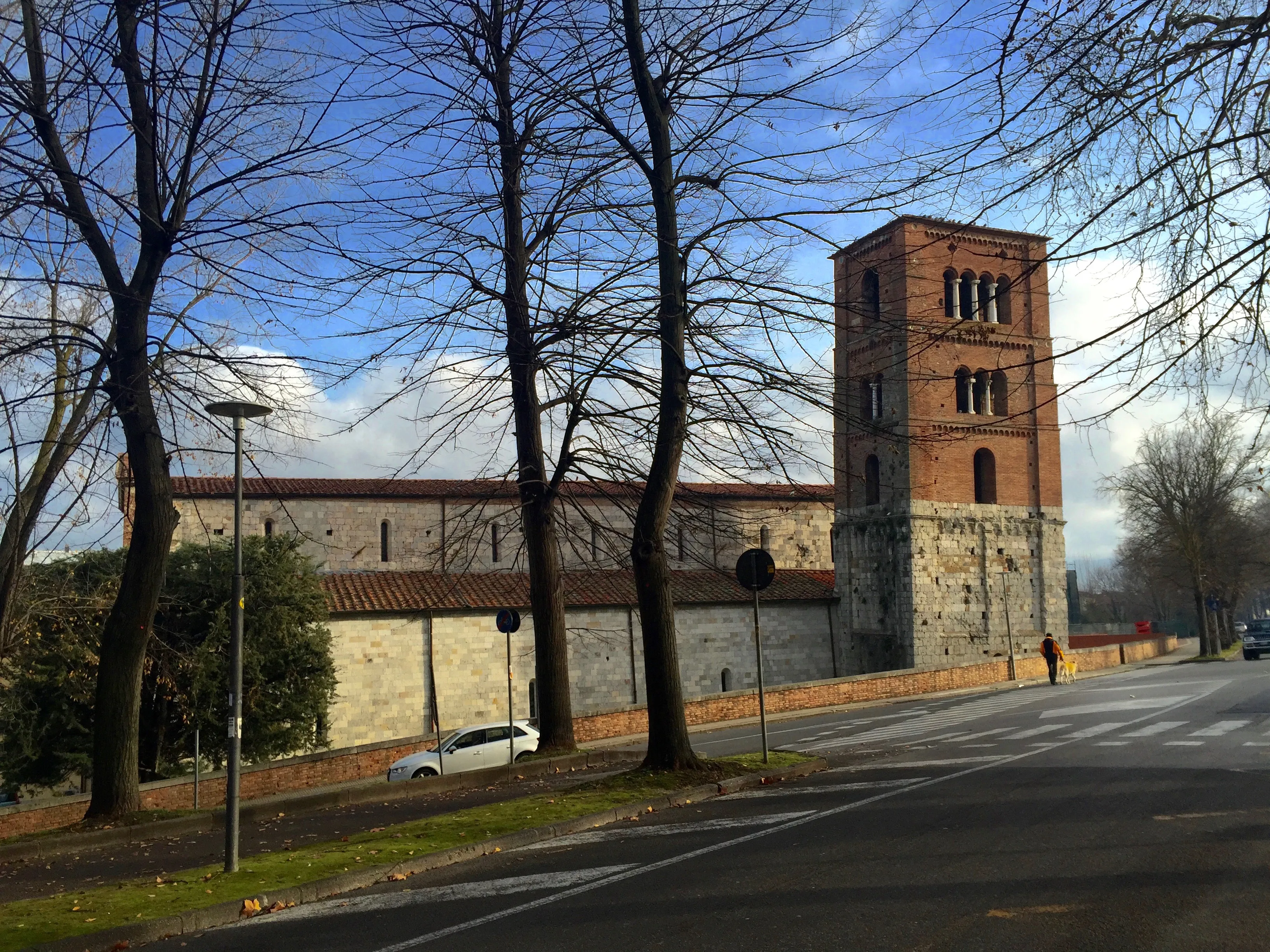 Representative view of San Michele degli Scalzi in Pisa.