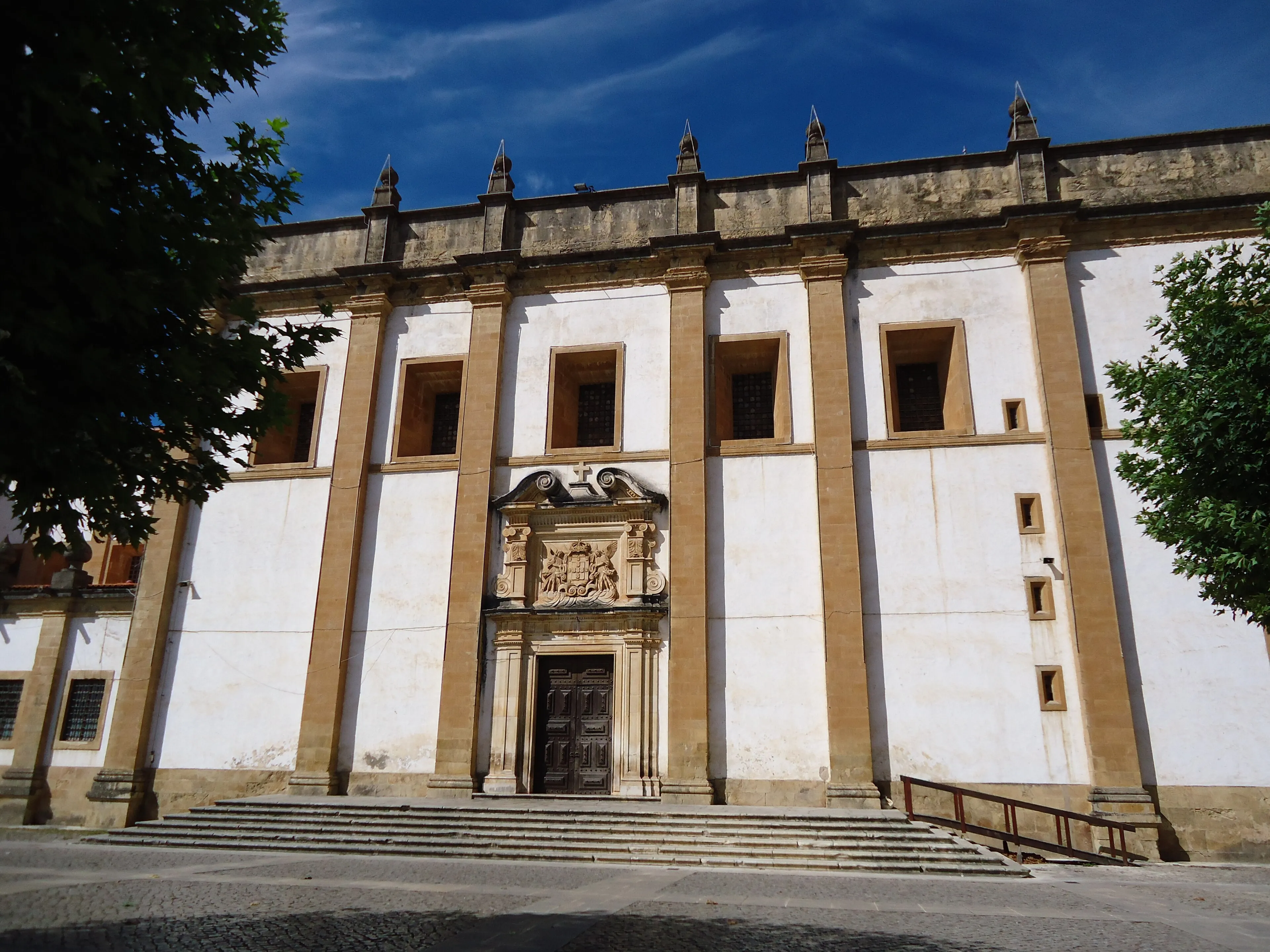 Vista representativa del Monasterio de Santa Clara-a-Nova en Coímbra.