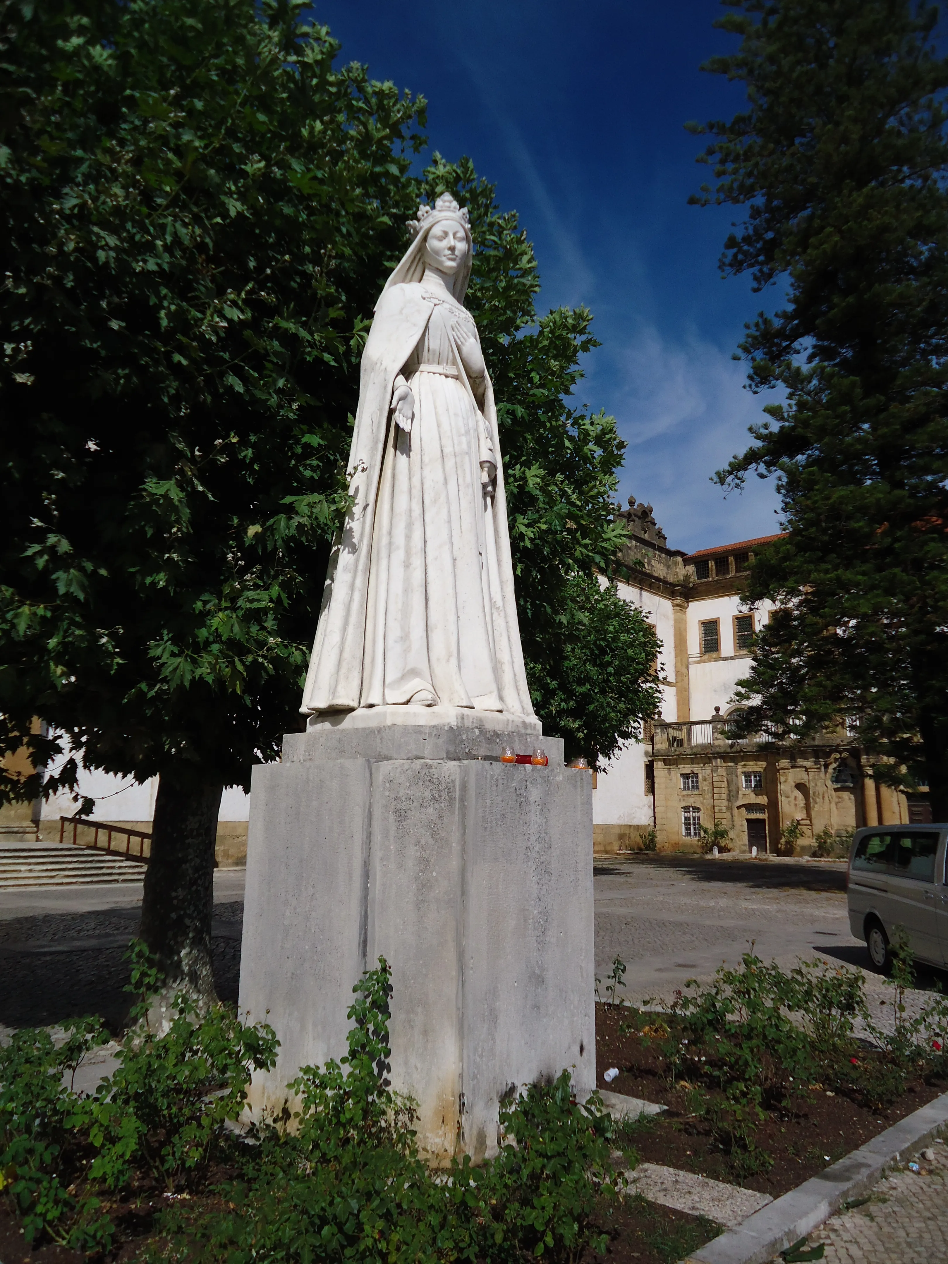 Vista representativa del Monasterio de Santa Clara-a-Nova en Coímbra.
